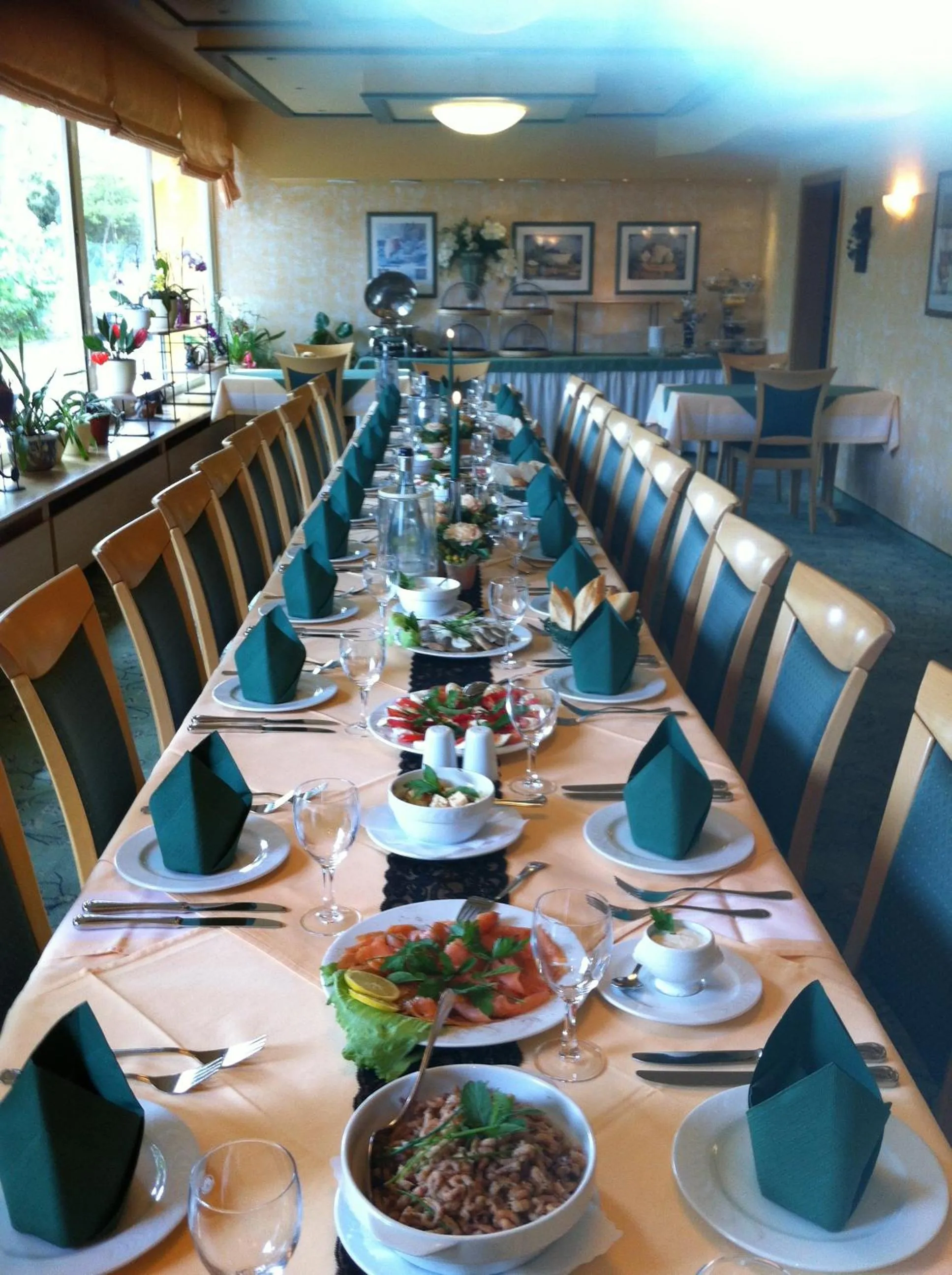 Restaurant/places to eat in Hotel Neuses