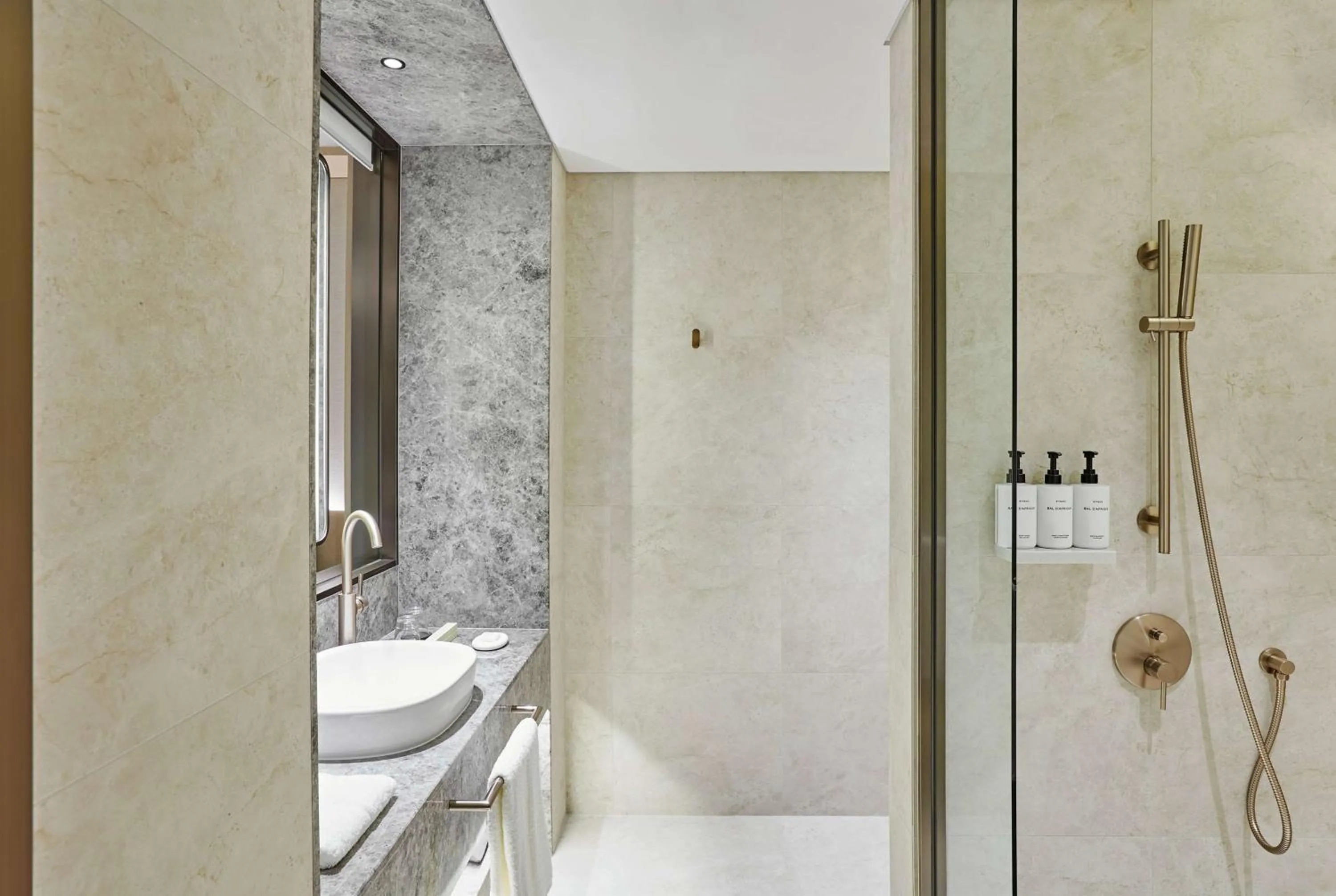 TV and multimedia in Wyndham Grand Busan