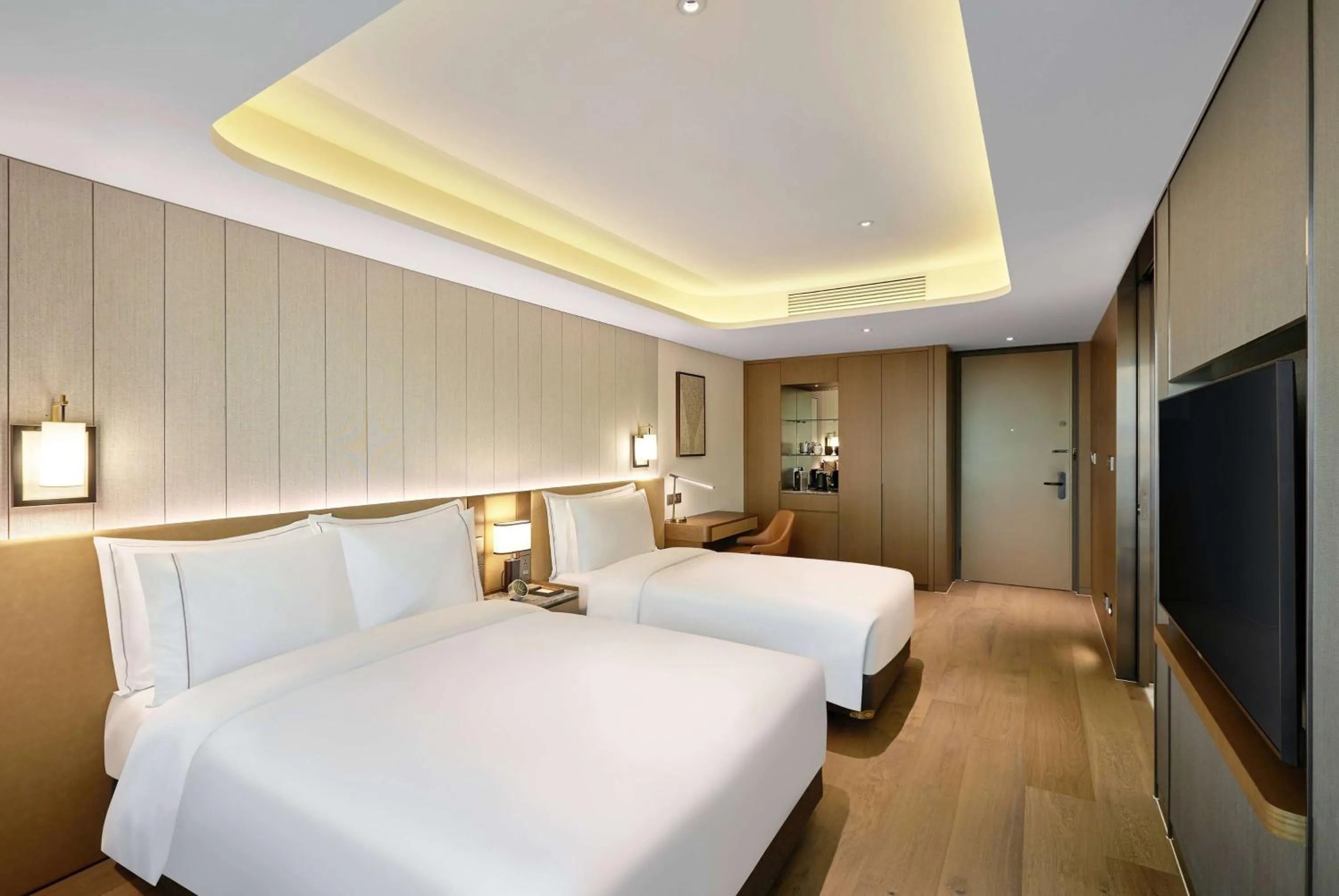 Photo of the whole room, Bed in Wyndham Grand Busan