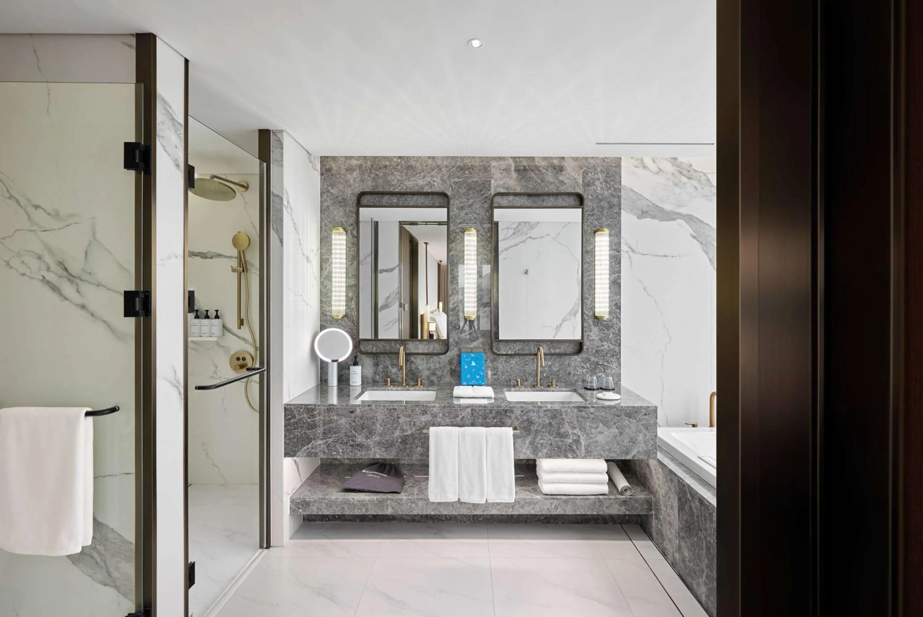 TV and multimedia in Wyndham Grand Busan