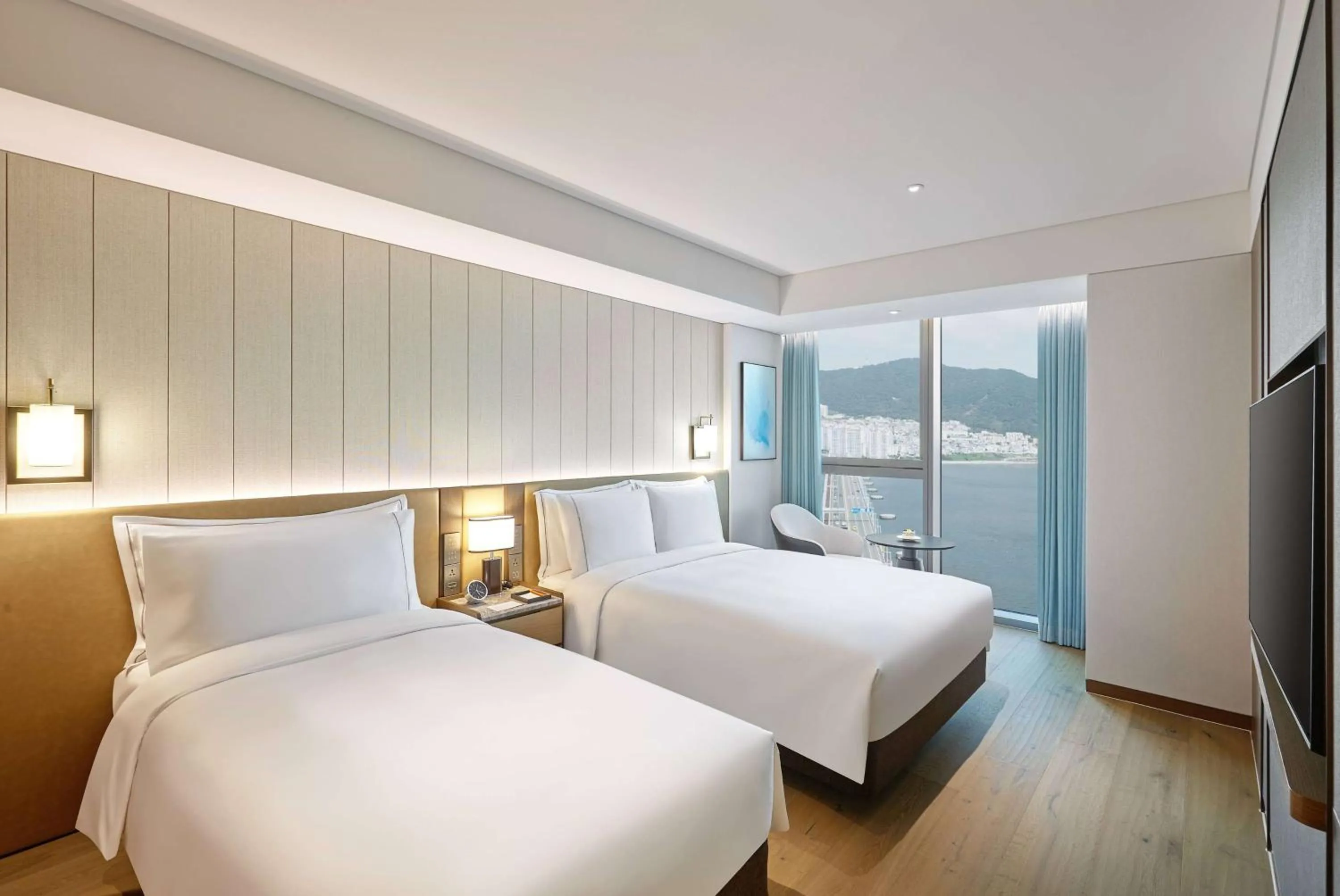 Photo of the whole room, Bed in Wyndham Grand Busan