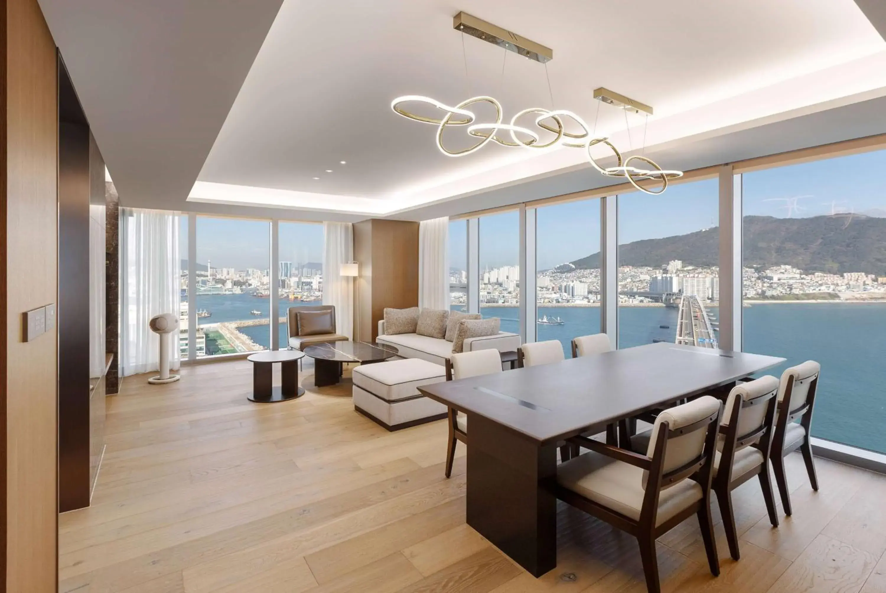 Executive King Suite - Non-Smoking in Wyndham Grand Busan Executive King Suite - Non-Smoking in Wyndham Grand Busan