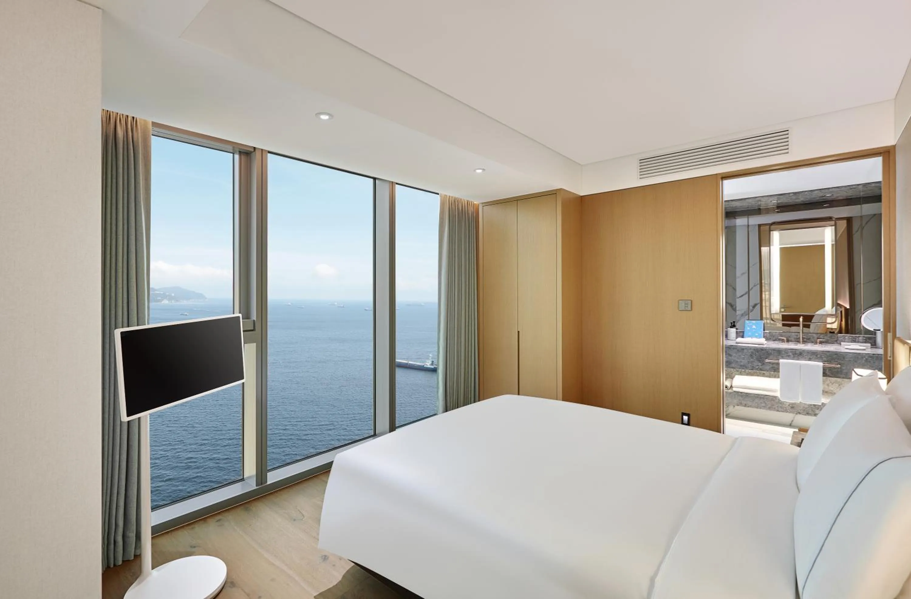 Bed in Wyndham Grand Busan