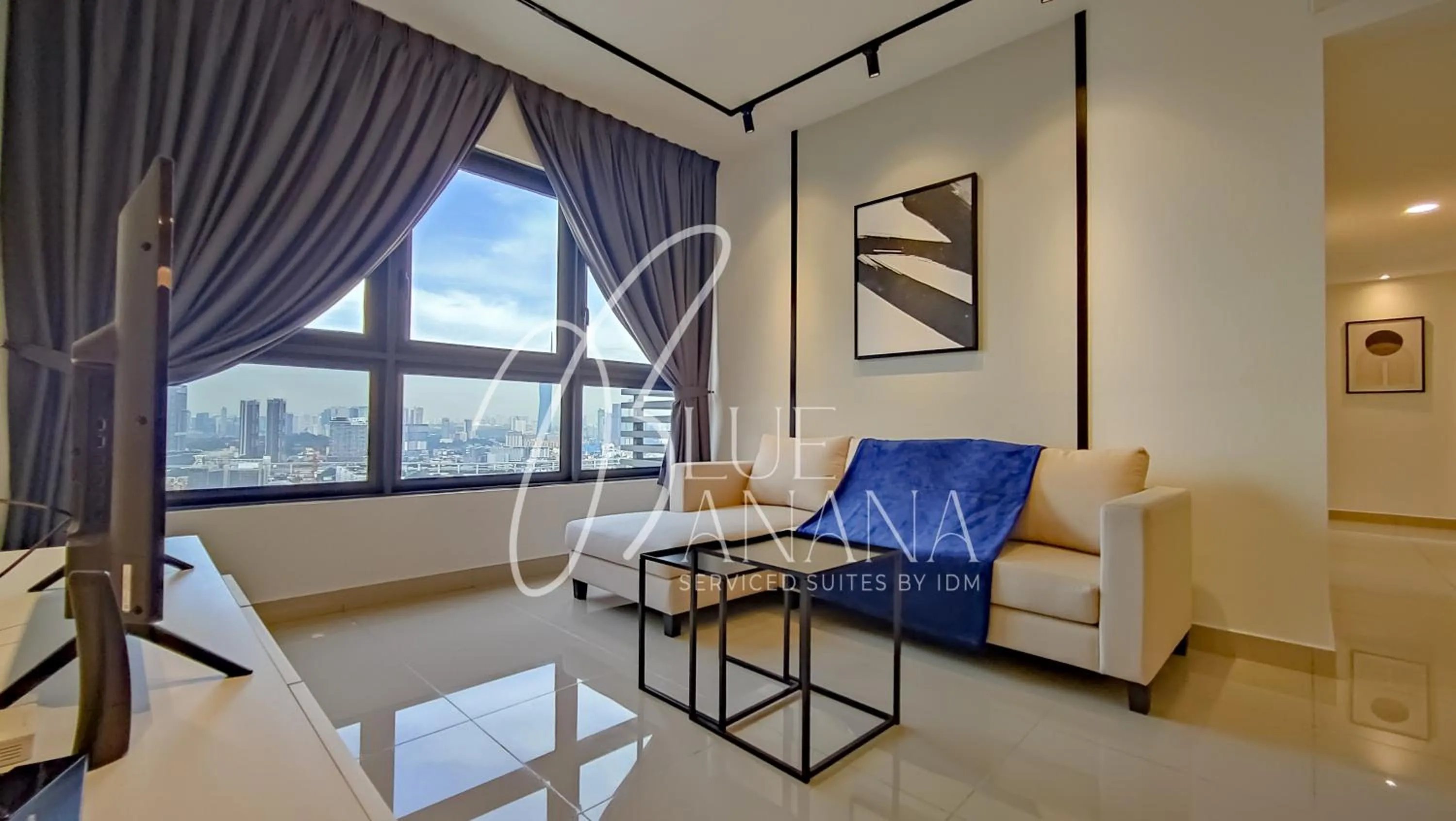 TV and multimedia in M Vertica Premier Suites by BlueBanana