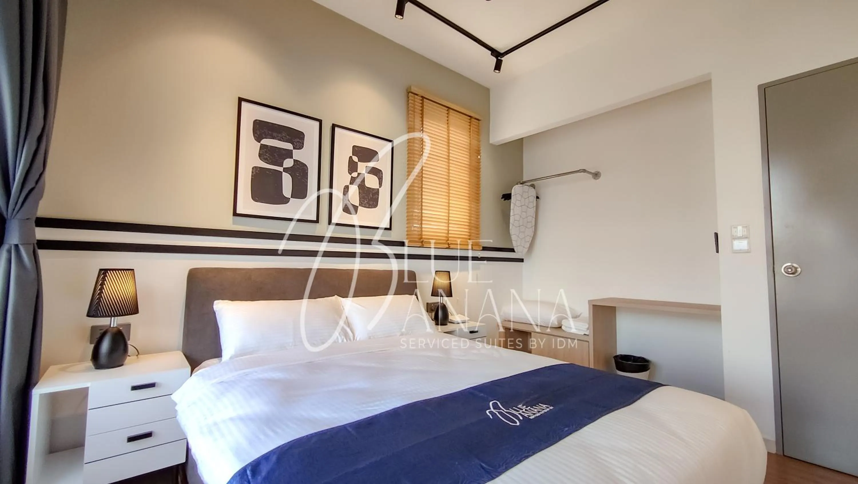 Bed in M Vertica Premier Suites by BlueBanana