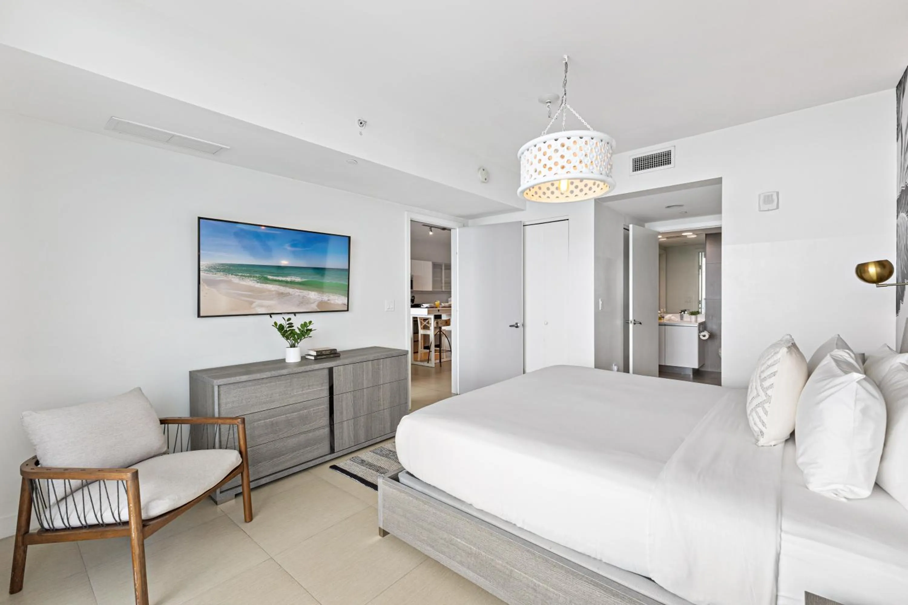 TV and multimedia, Bed in Dharma Home Suites Miami Beach at Monte Carlo