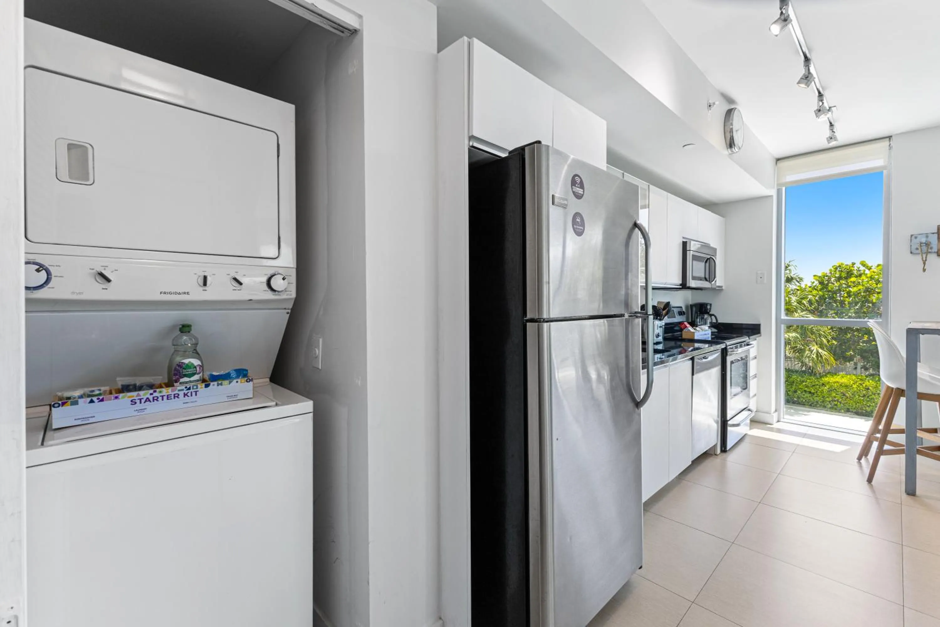 laundry in Dharma Home Suites Miami Beach at Monte Carlo