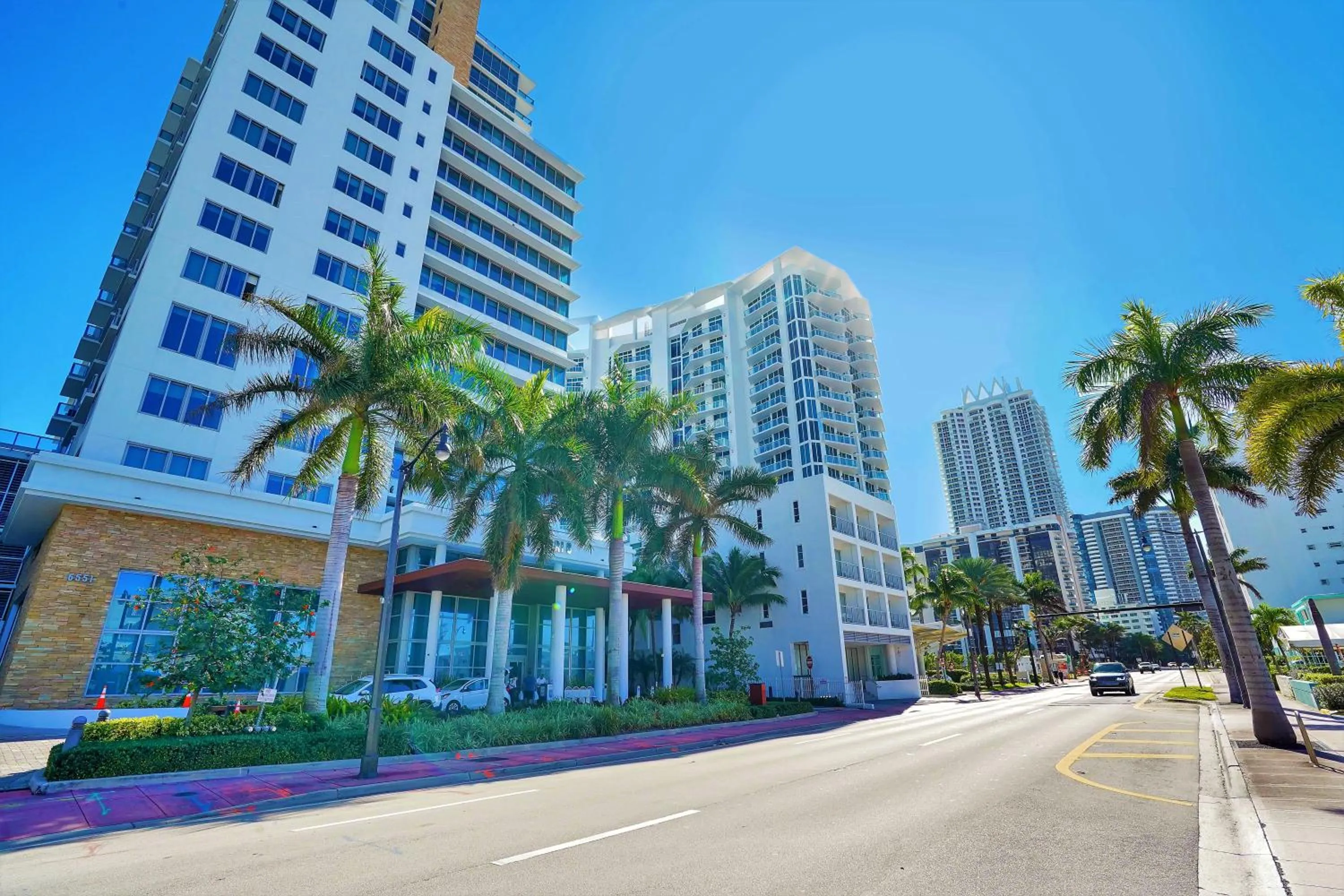 Property building in Dharma Home Suites Miami Beach at Monte Carlo