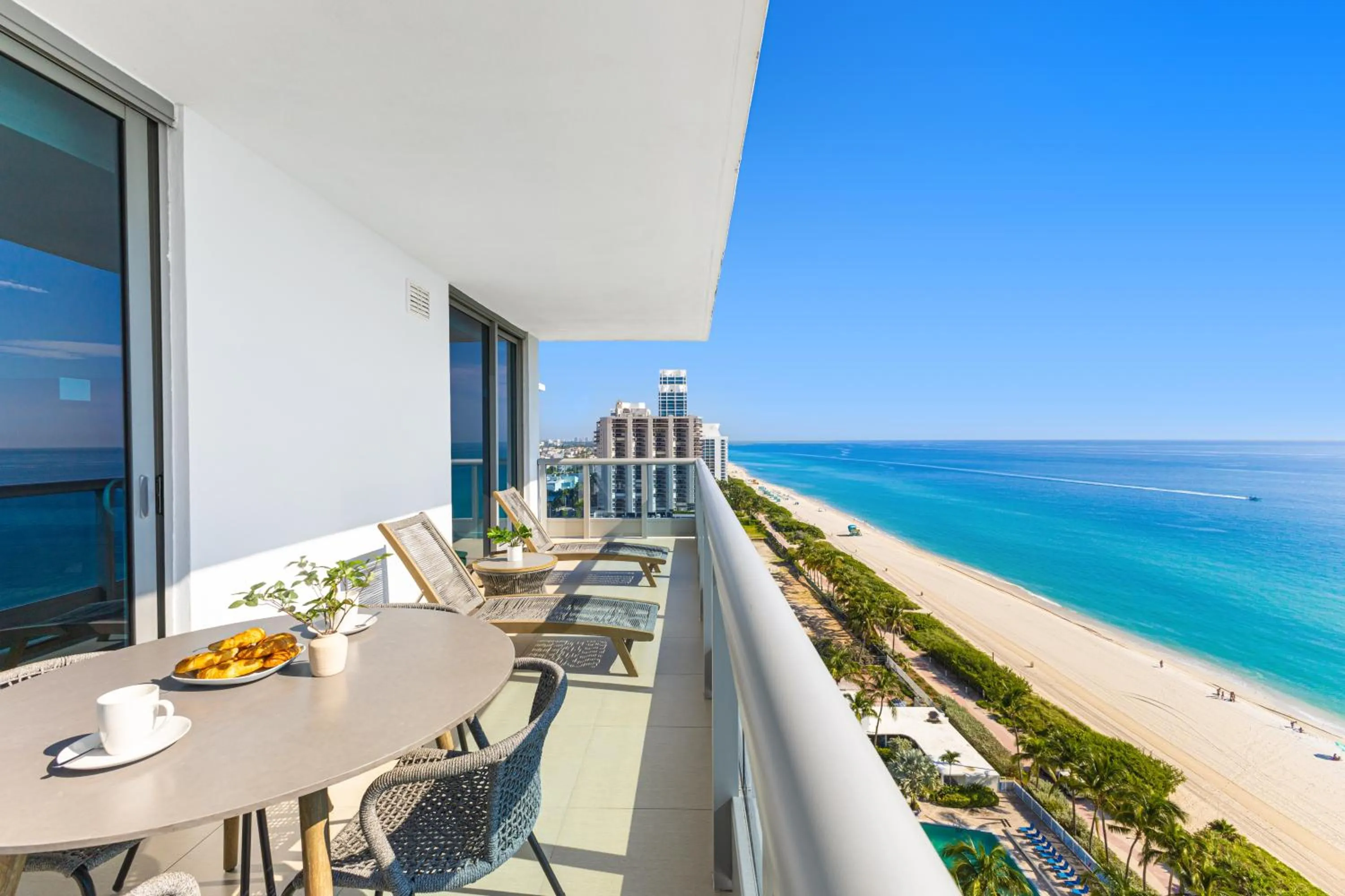 Balcony/Terrace in Dharma Home Suites Miami Beach at Monte Carlo