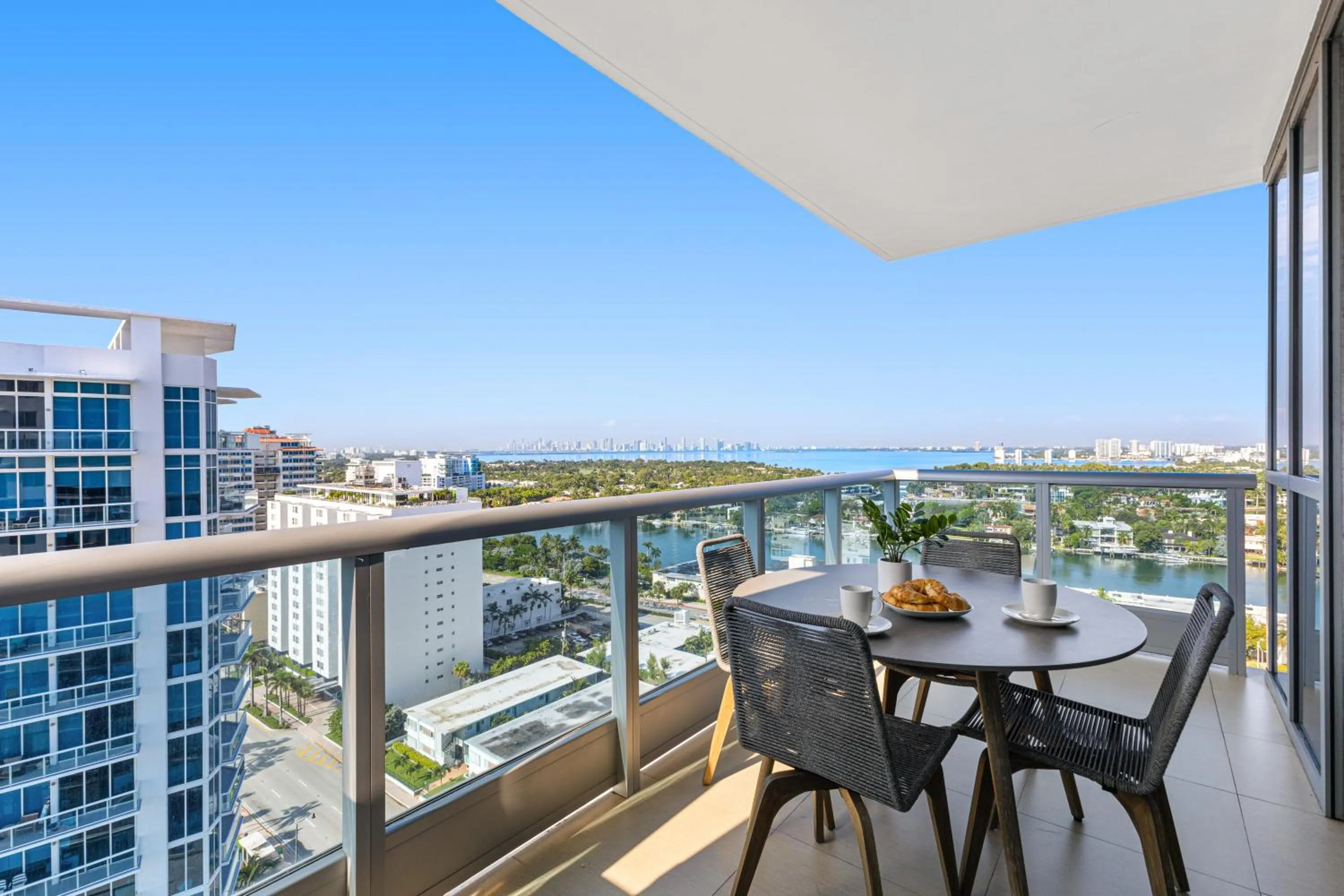 Balcony/Terrace in Dharma Home Suites Miami Beach at Monte Carlo