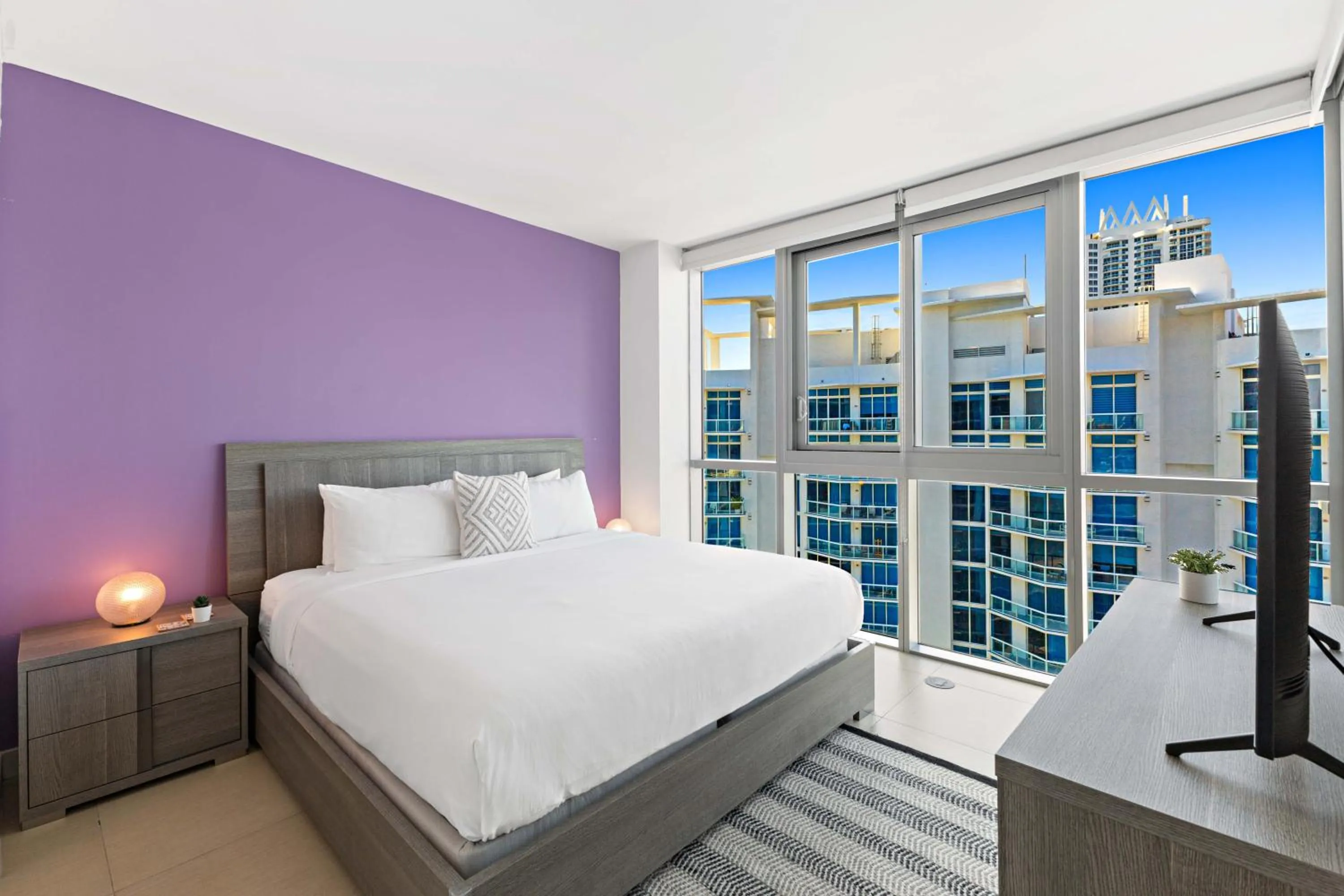 View (from property/room), Bed in Dharma Home Suites Miami Beach at Monte Carlo