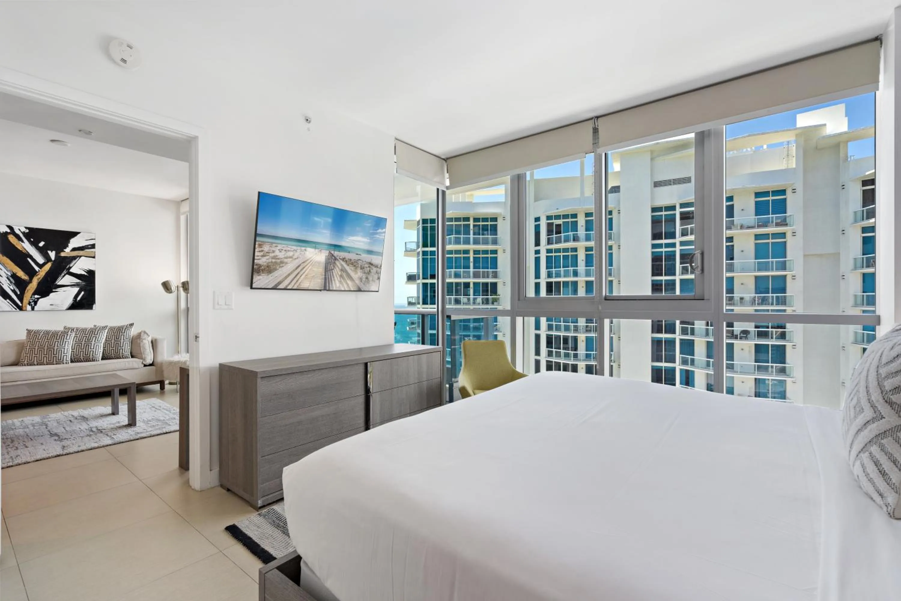 TV and multimedia, Bed in Dharma Home Suites Miami Beach at Monte Carlo