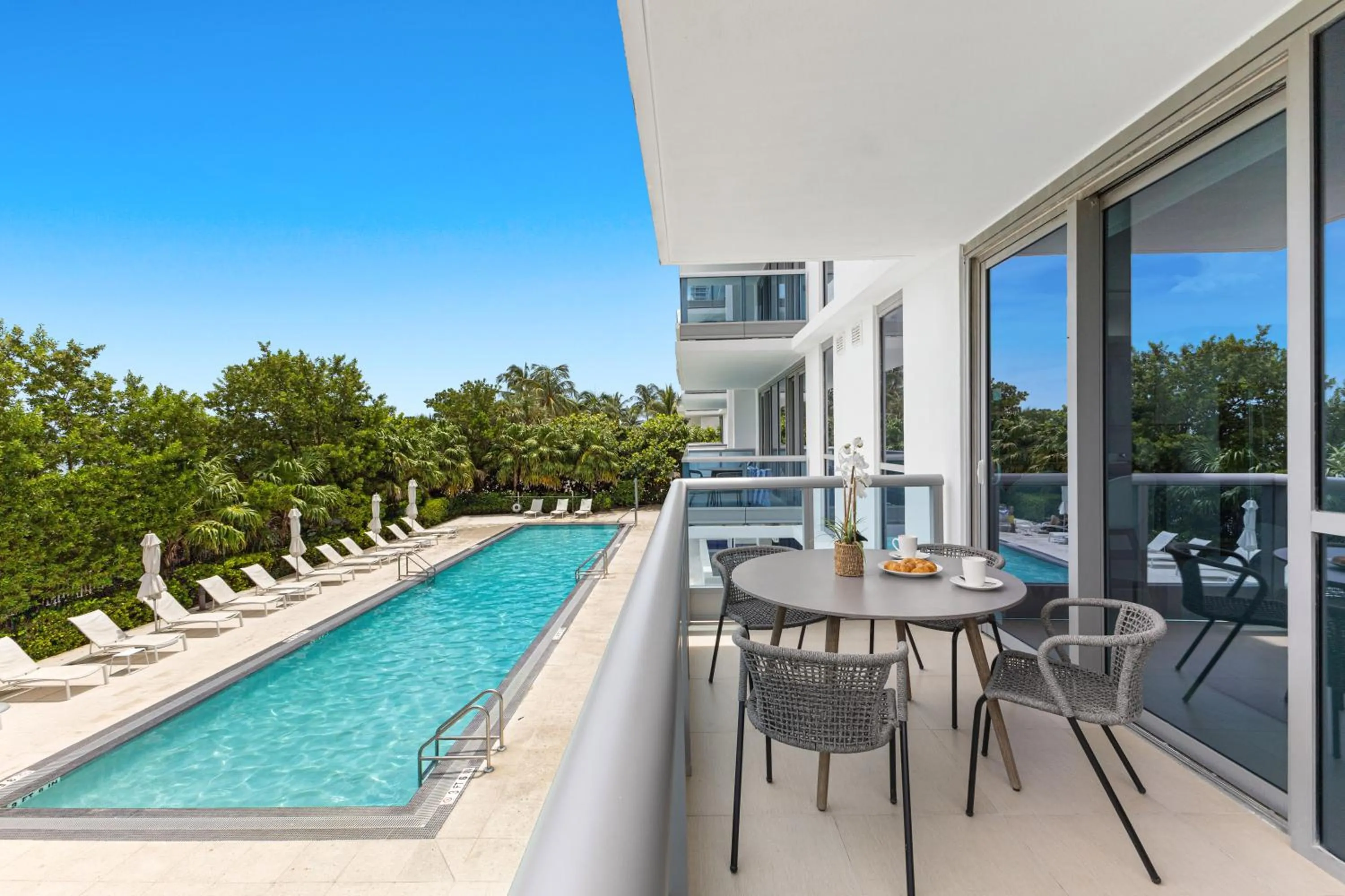 Balcony/Terrace in Dharma Home Suites Miami Beach at Monte Carlo