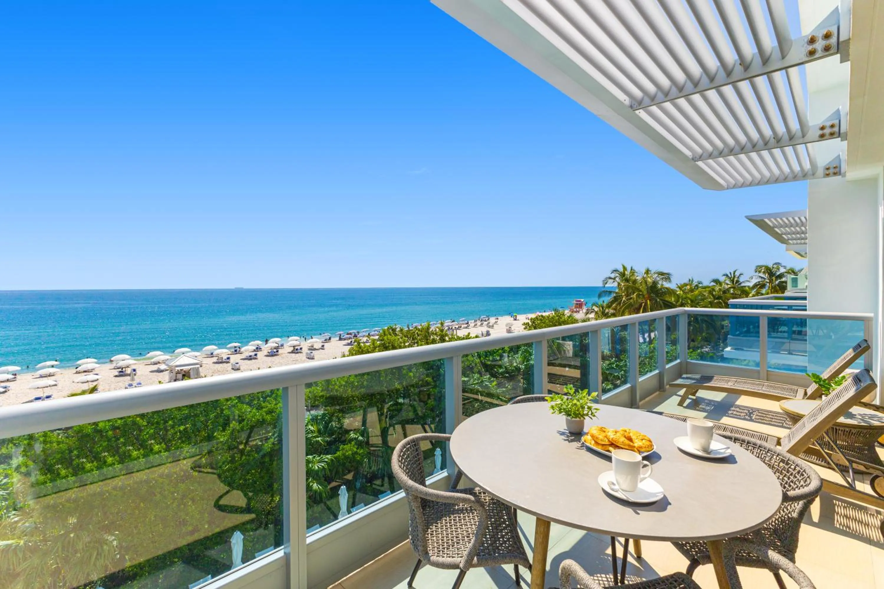 Balcony/Terrace in Dharma Home Suites Miami Beach at Monte Carlo
