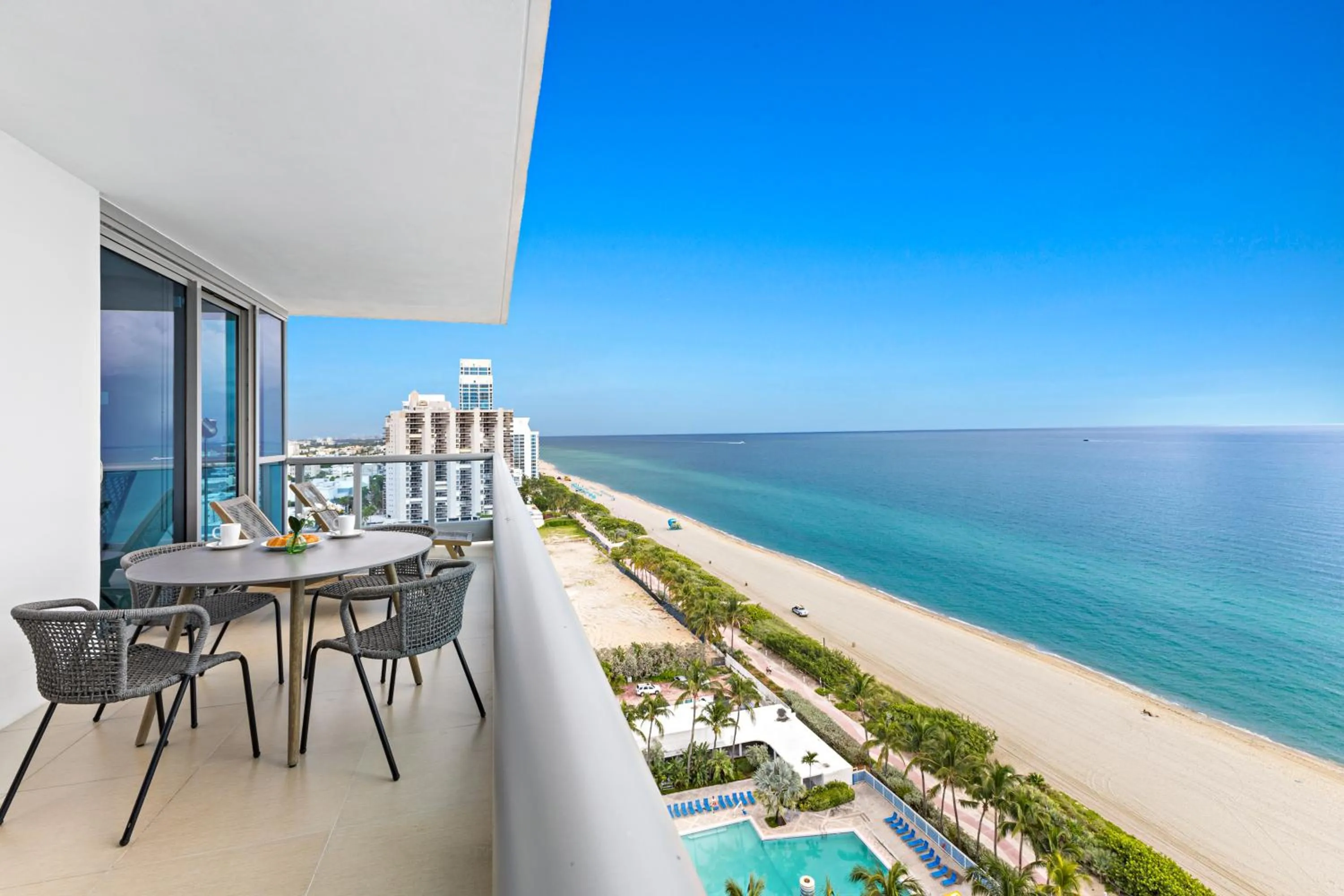 Balcony/Terrace in Dharma Home Suites Miami Beach at Monte Carlo