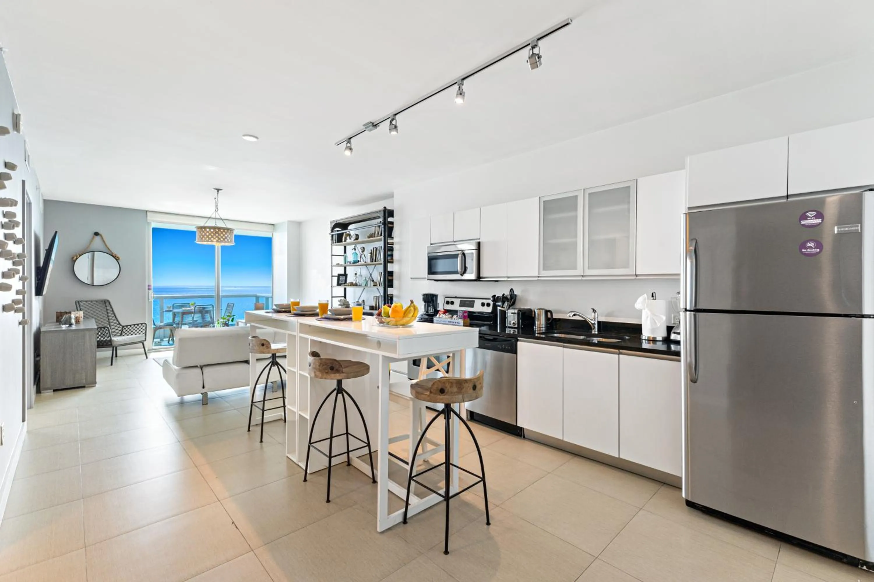 Coffee/tea facilities in Dharma Home Suites Miami Beach at Monte Carlo