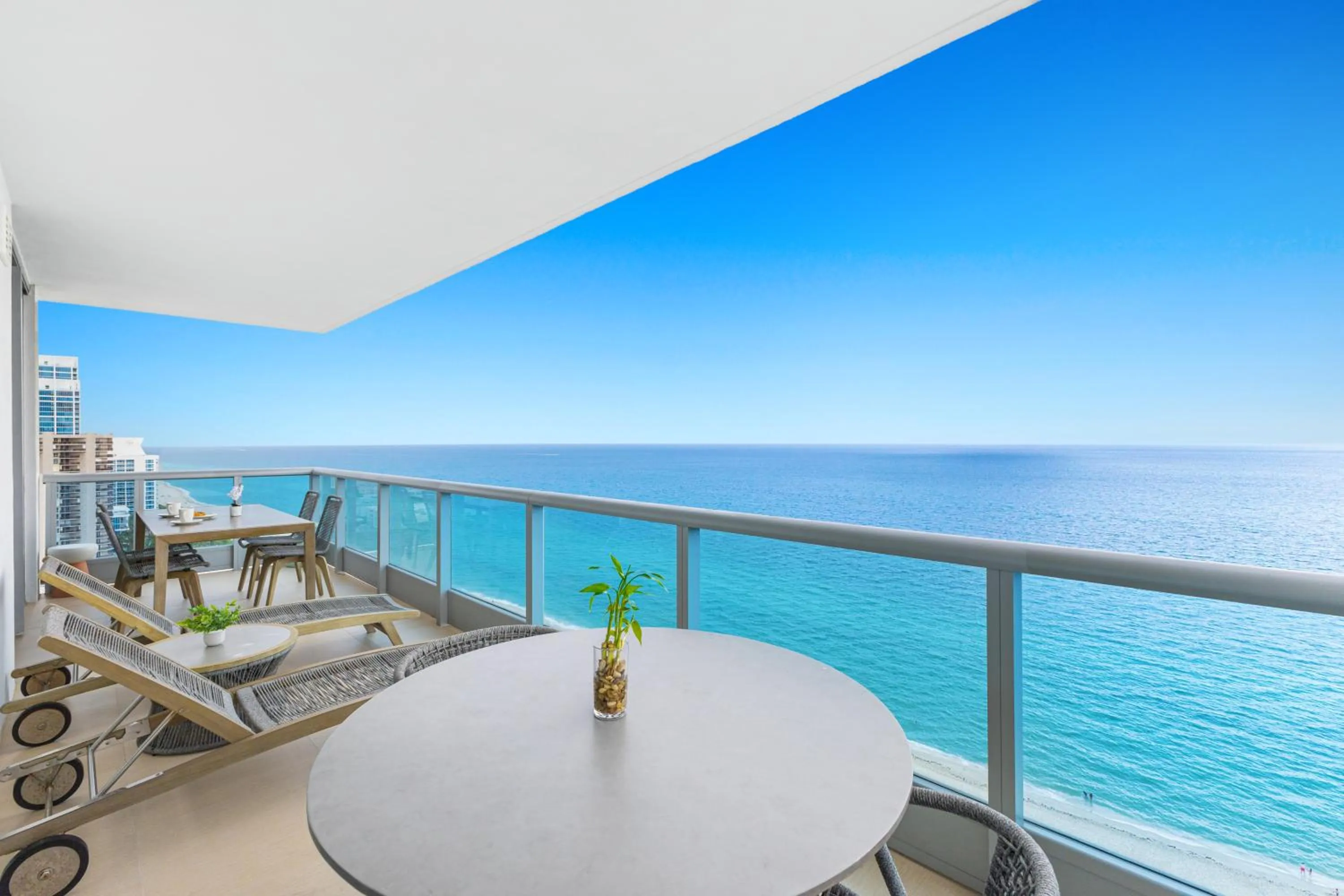 Balcony/Terrace in Dharma Home Suites Miami Beach at Monte Carlo