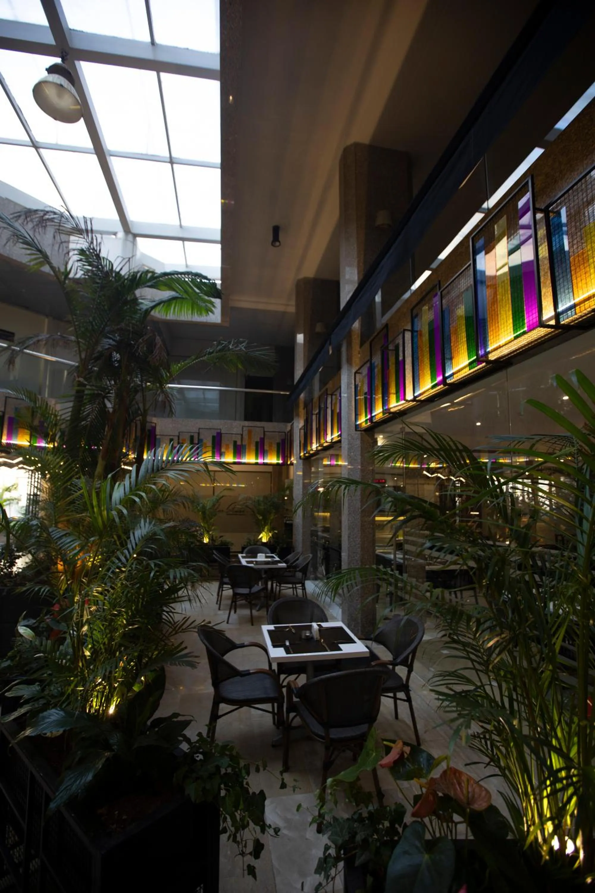 Restaurant/places to eat in El Sheikh Suites Hotel