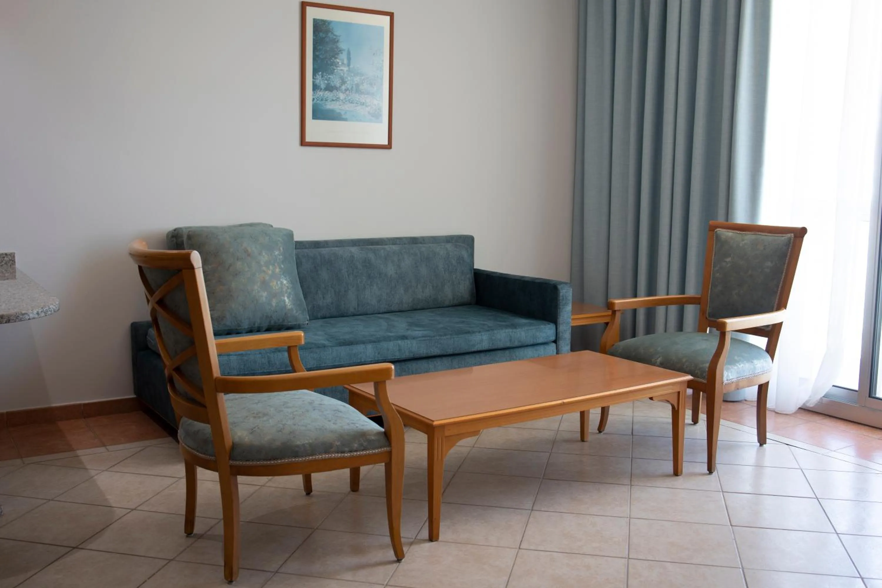 Living room in El Sheikh Suites Hotel