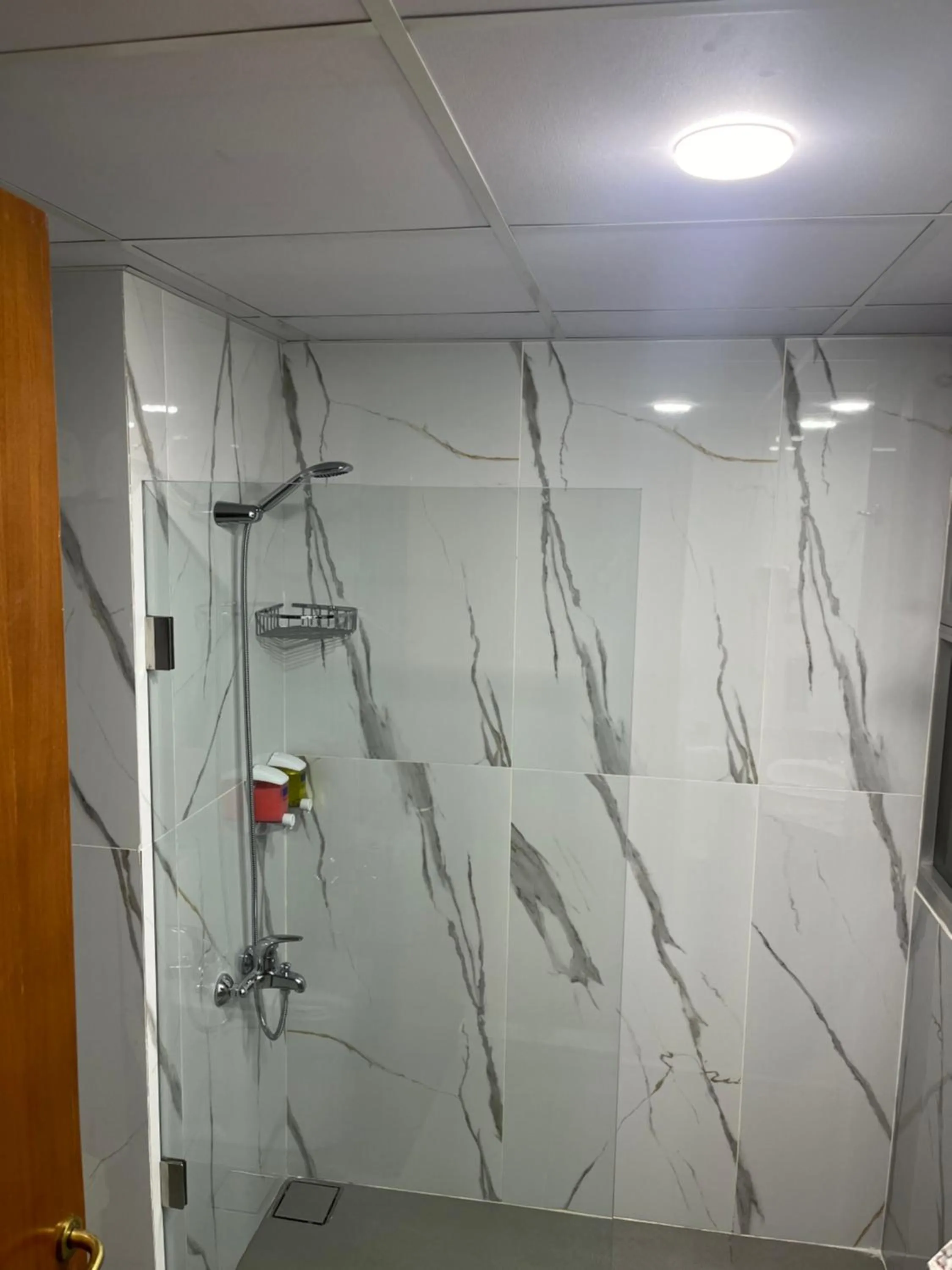 Shower in El Sheikh Suites Hotel