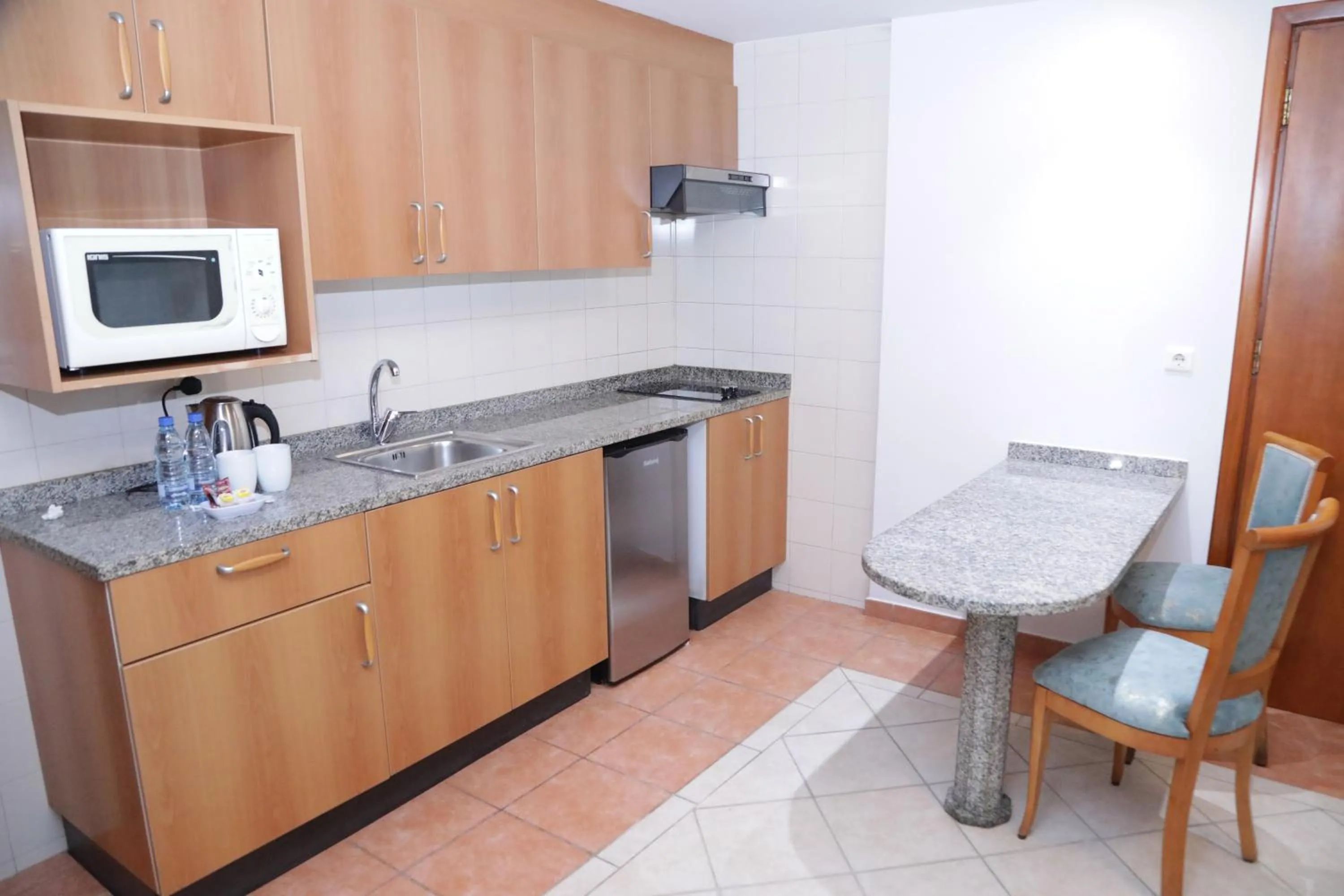 Coffee/tea facilities in El Sheikh Suites Hotel