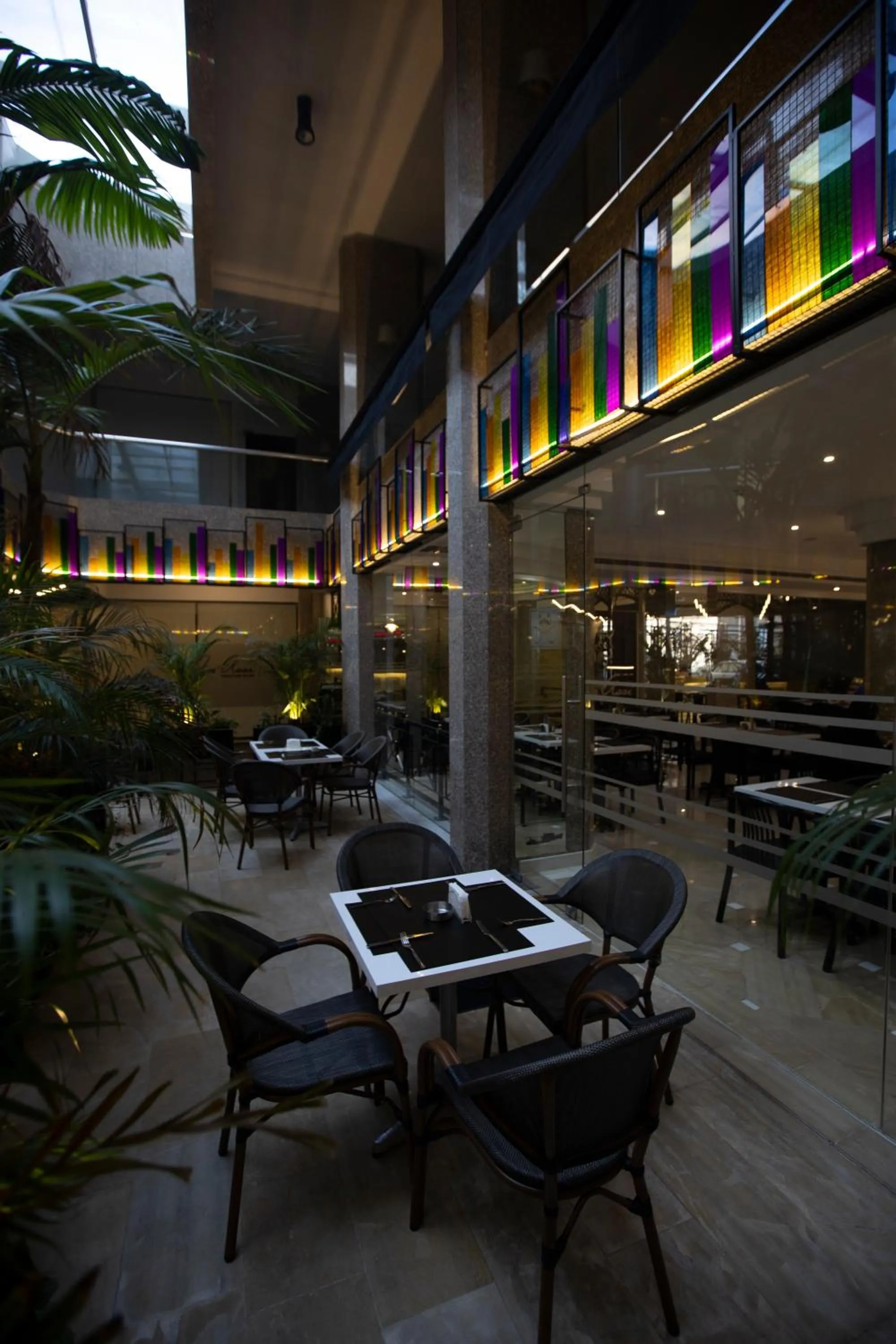 Restaurant/places to eat in El Sheikh Suites Hotel