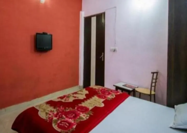 TV/Entertainment Center in Hotel Ravi Palace