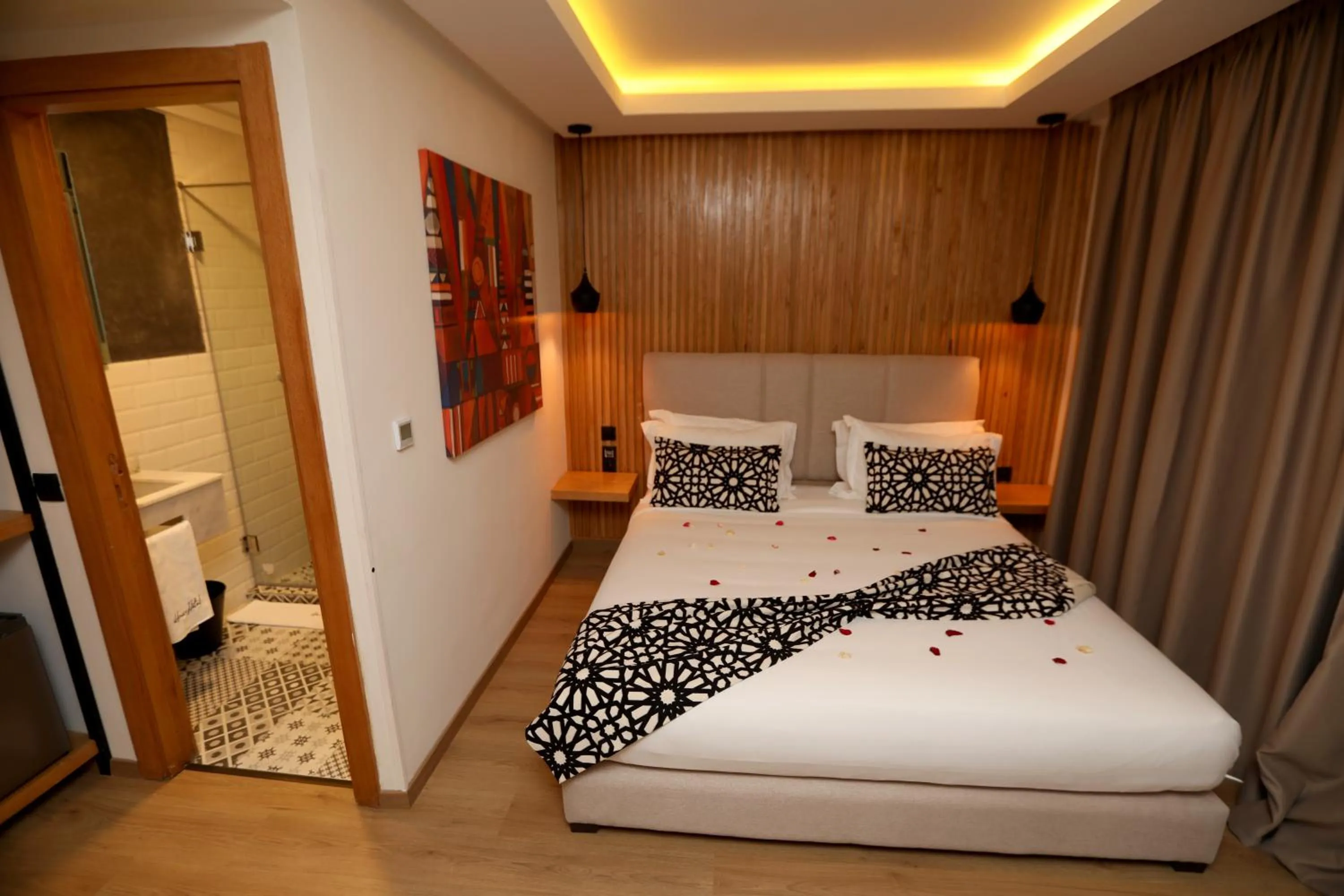 Bathroom, Bed in Unico Hotel & Spa Casablanca