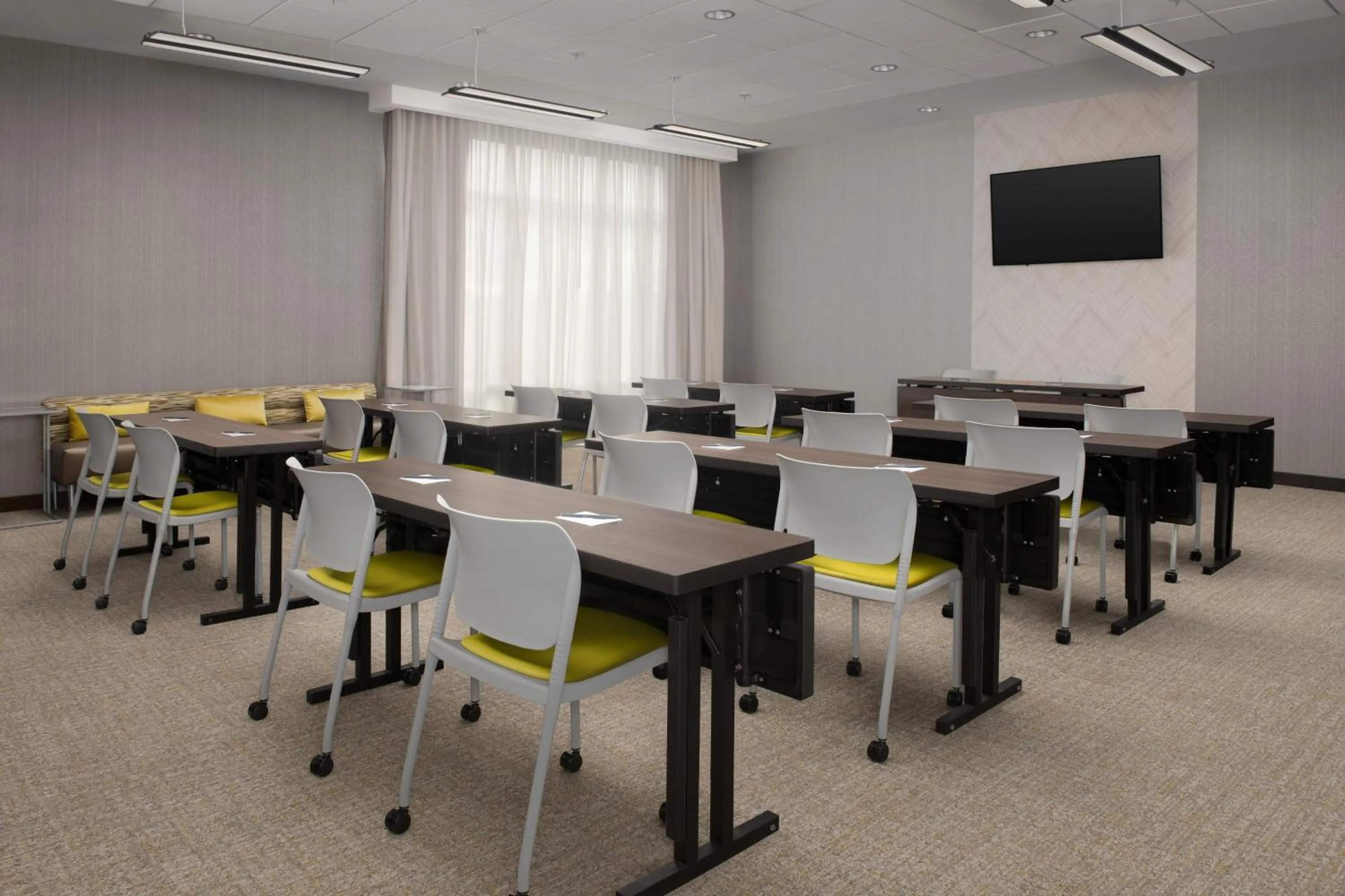 Meeting/conference room in SpringHill Suites by Marriott Fayetteville I-95