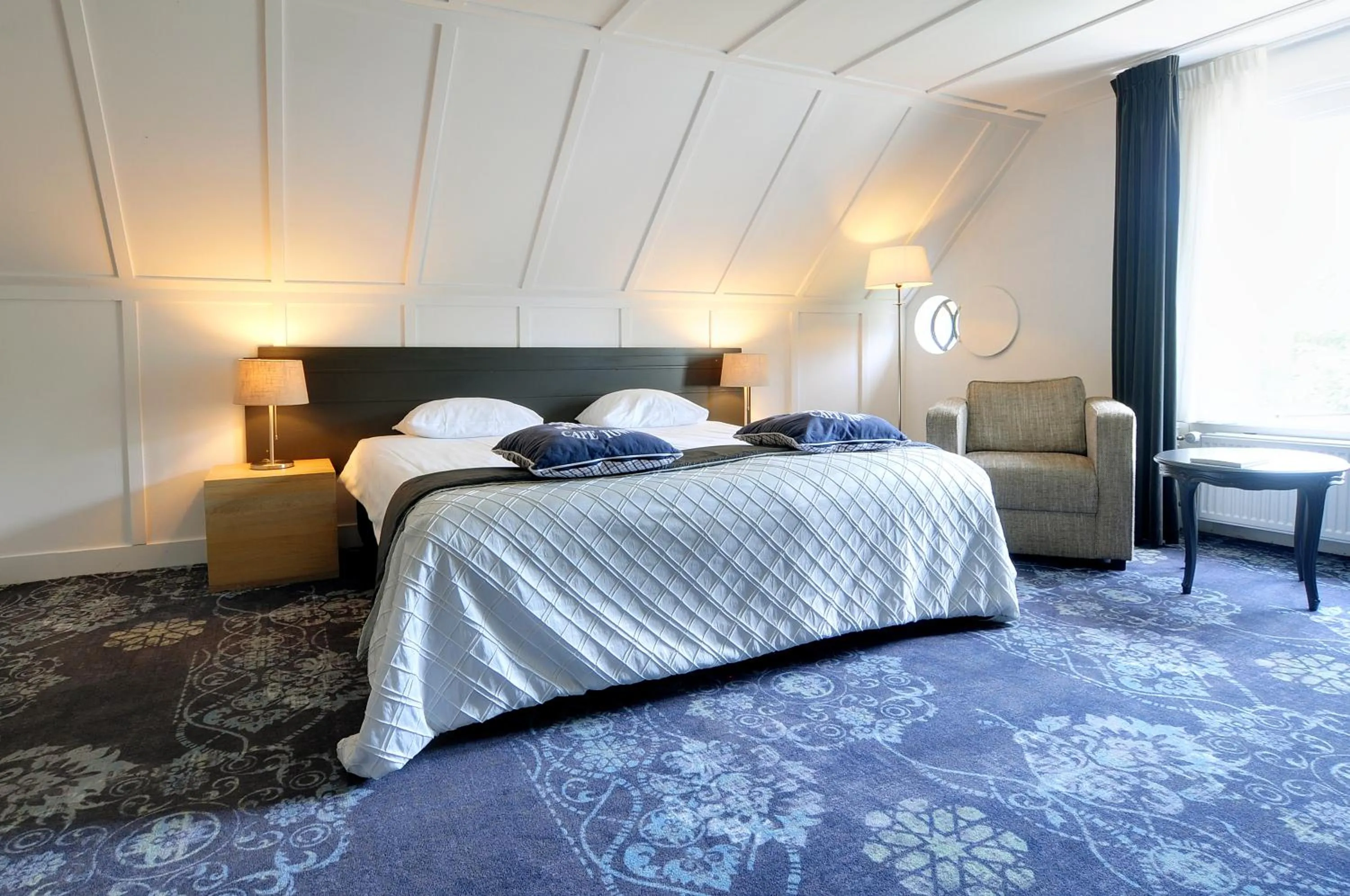 Photo of the whole room, Bed in Boetiek Hotel BonAparte Lochem