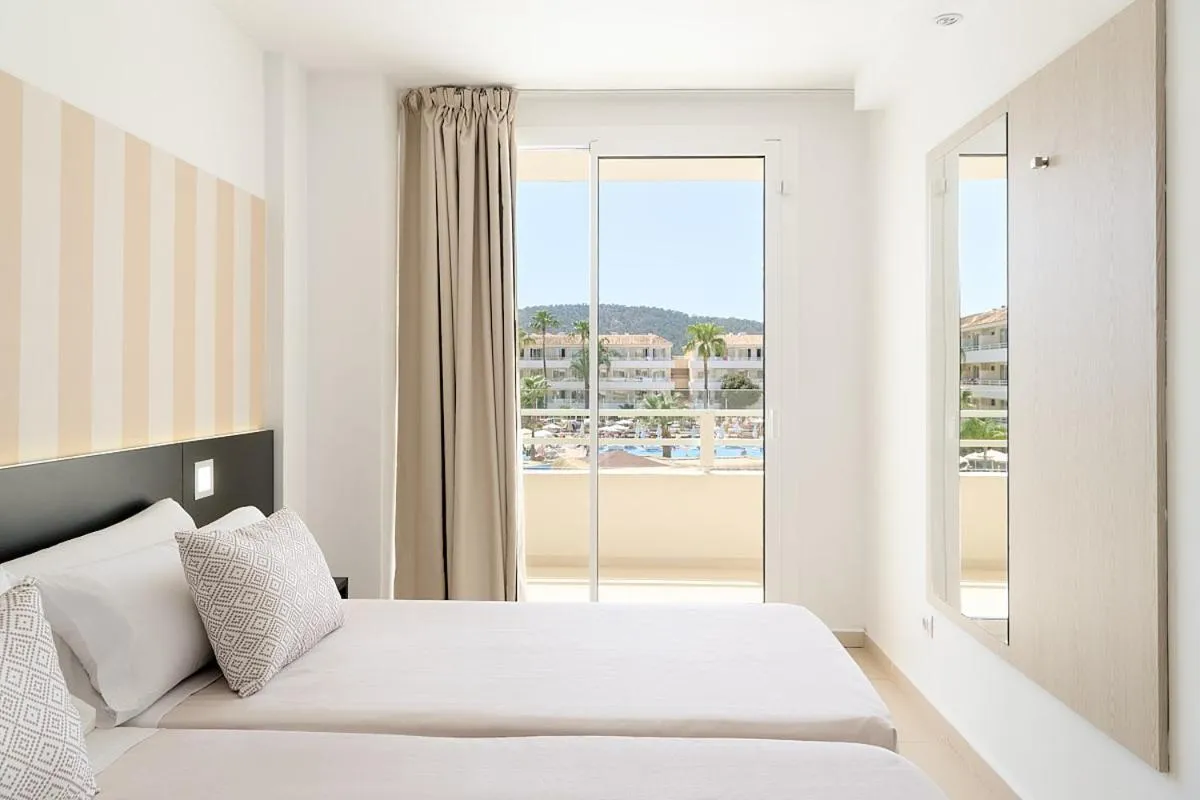 Bedroom, Bed in FERGUS Club Mallorca Waterpark