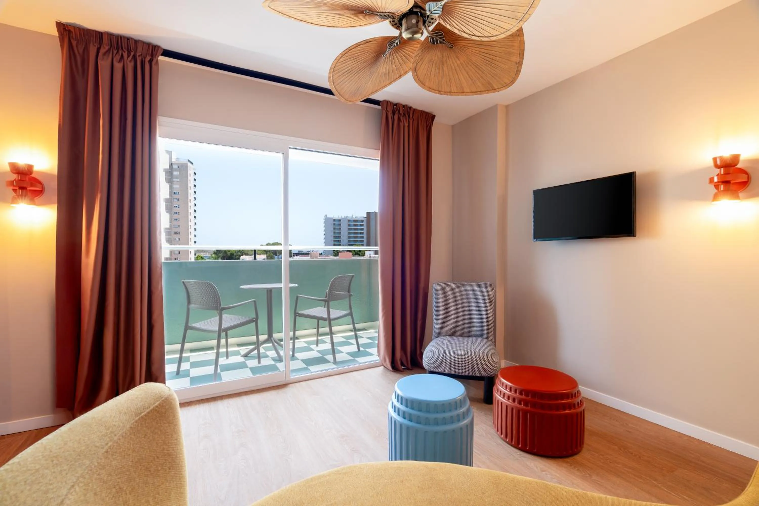 TV and multimedia in tent Mojito Suites