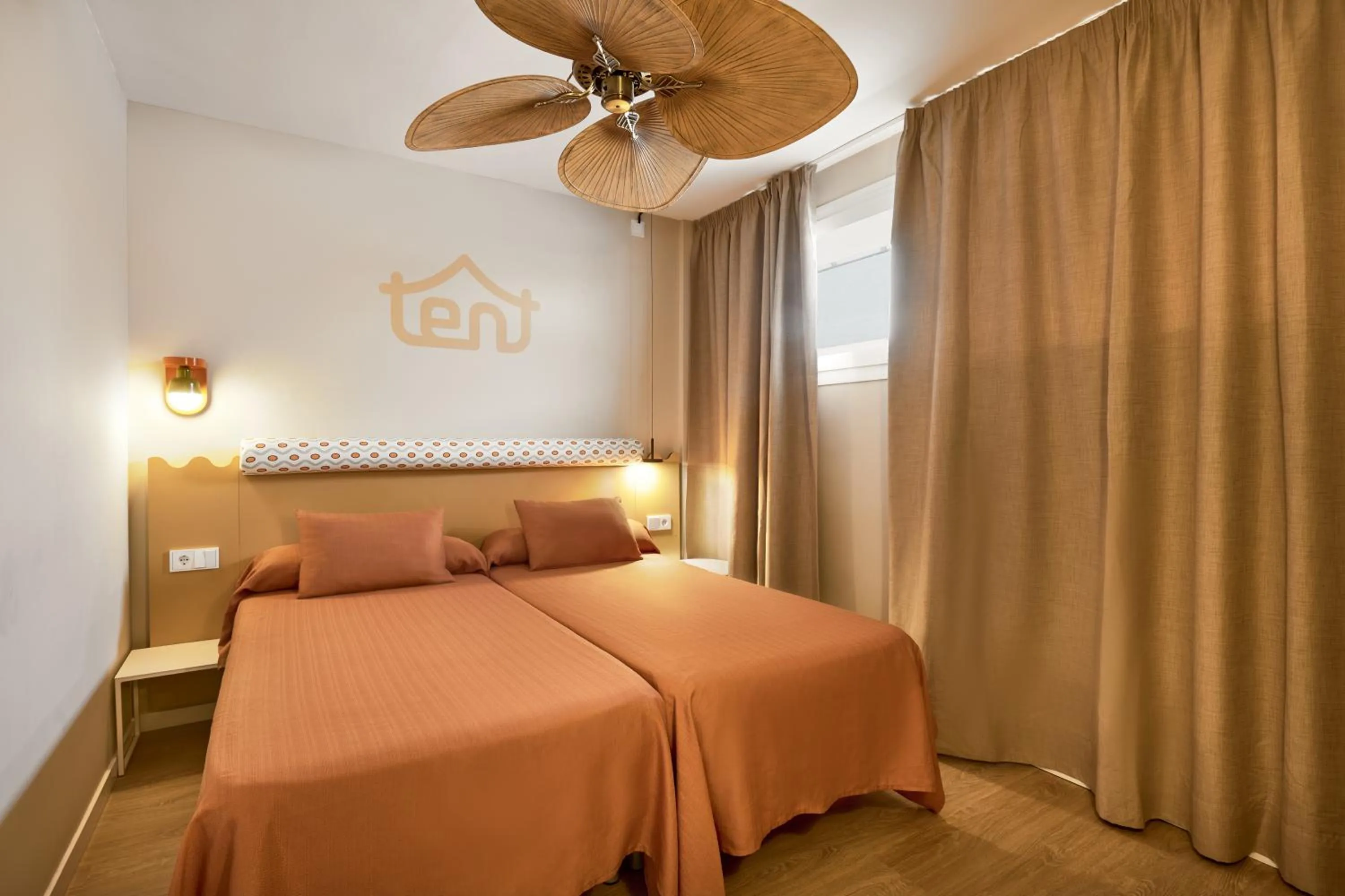 Bed in tent Mojito Suites