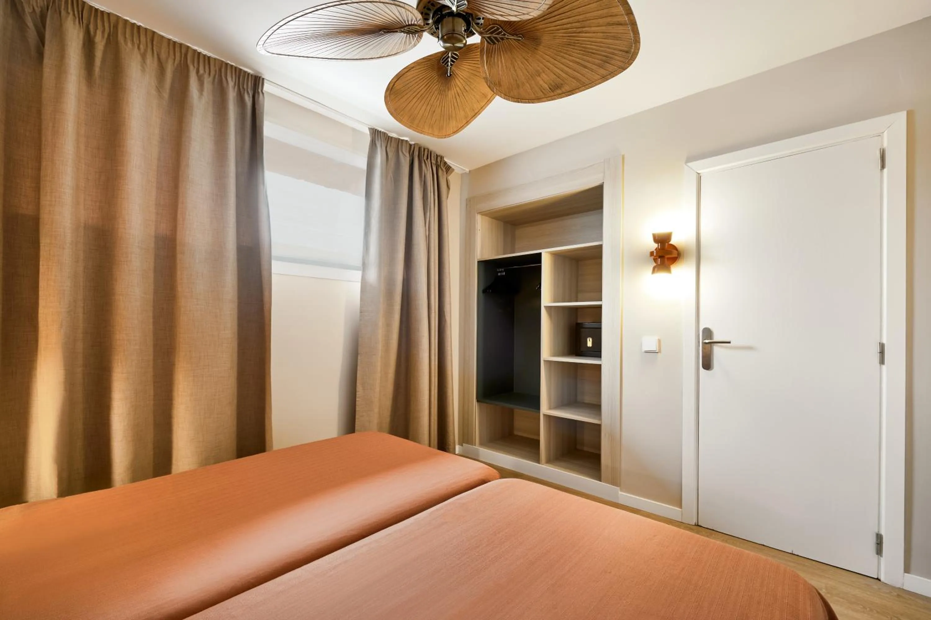 Photo of the whole room, Bed in tent Mojito Suites