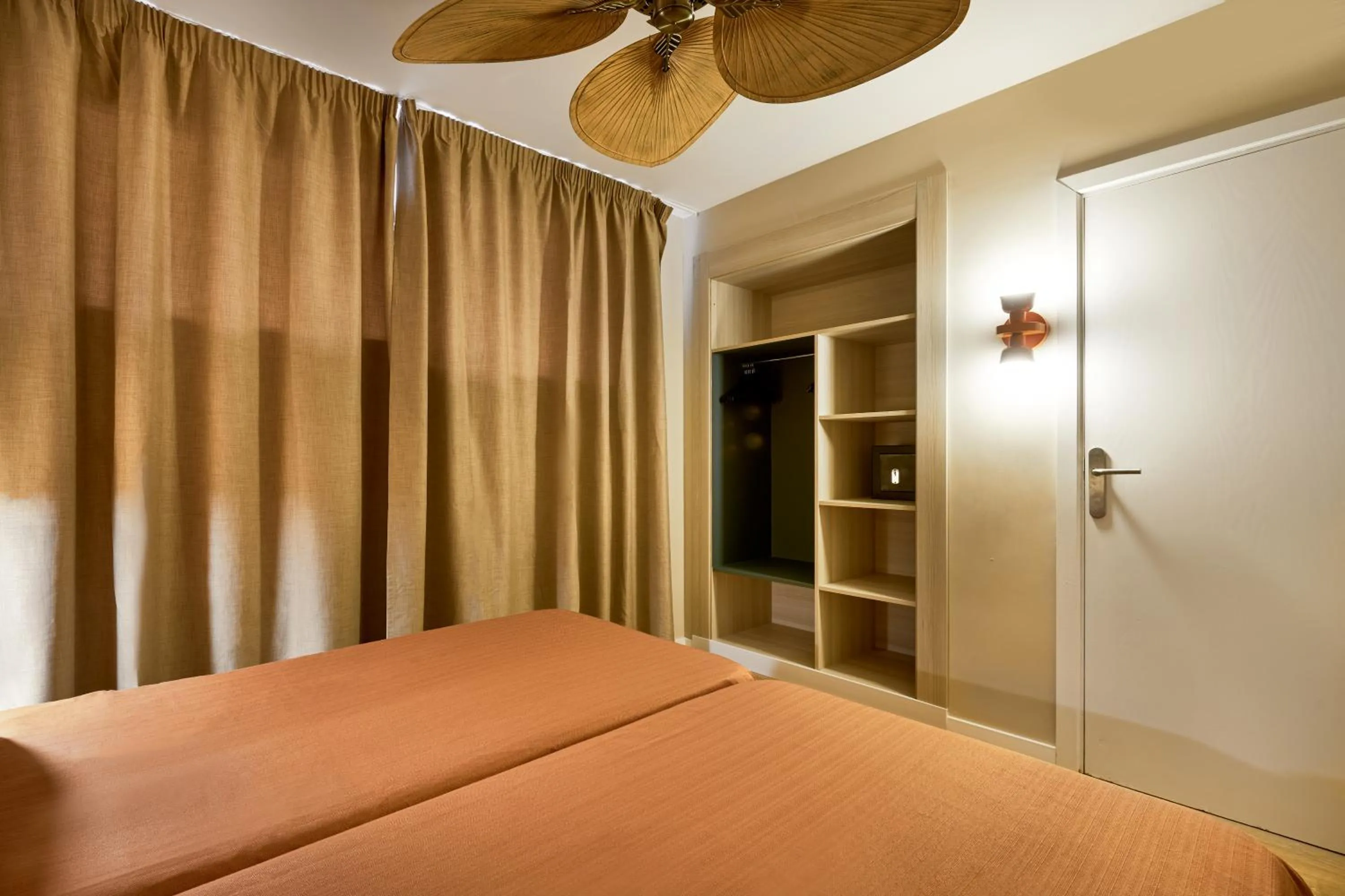 Bed in tent Mojito Suites