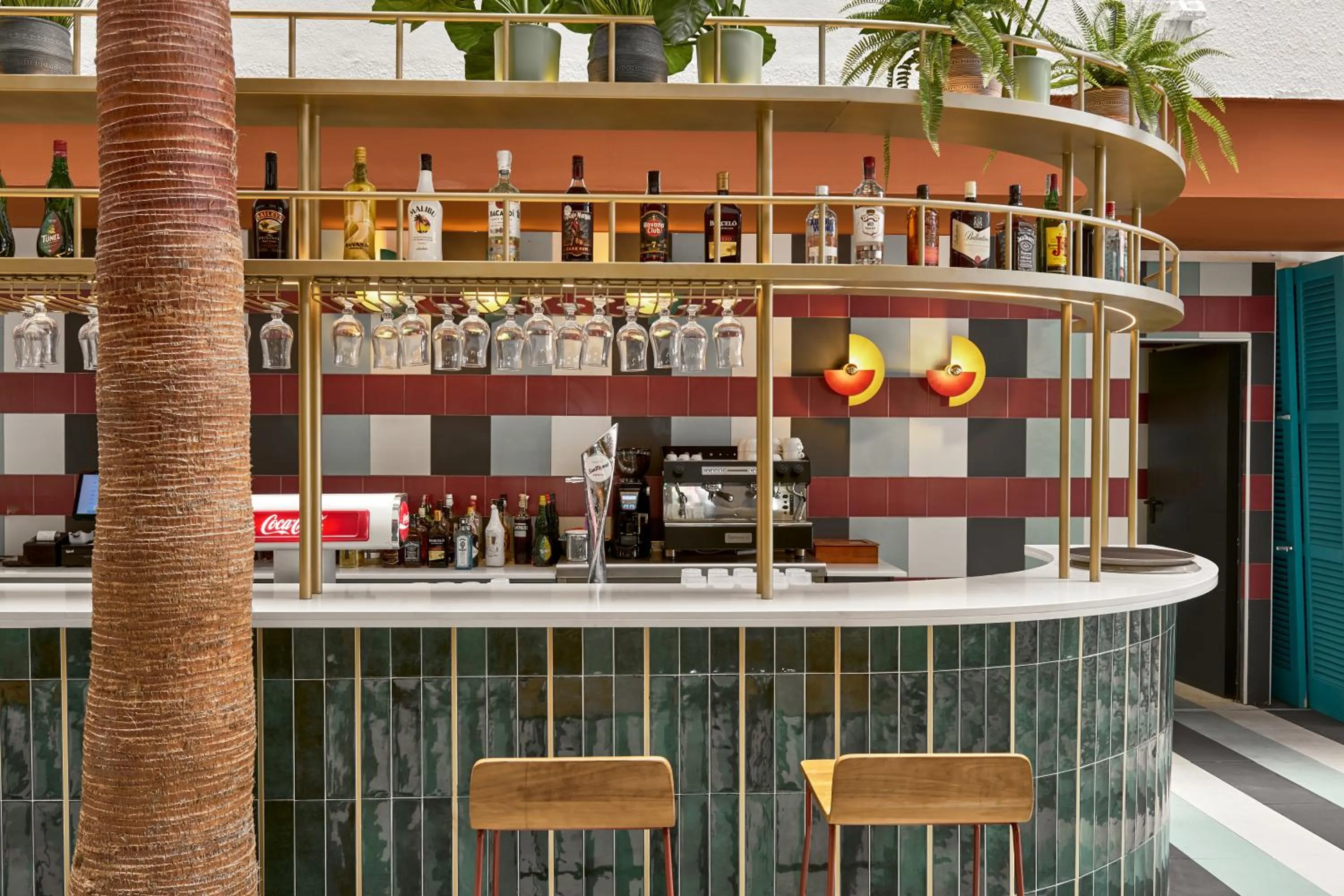 Lounge or bar in tent Mojito Suites