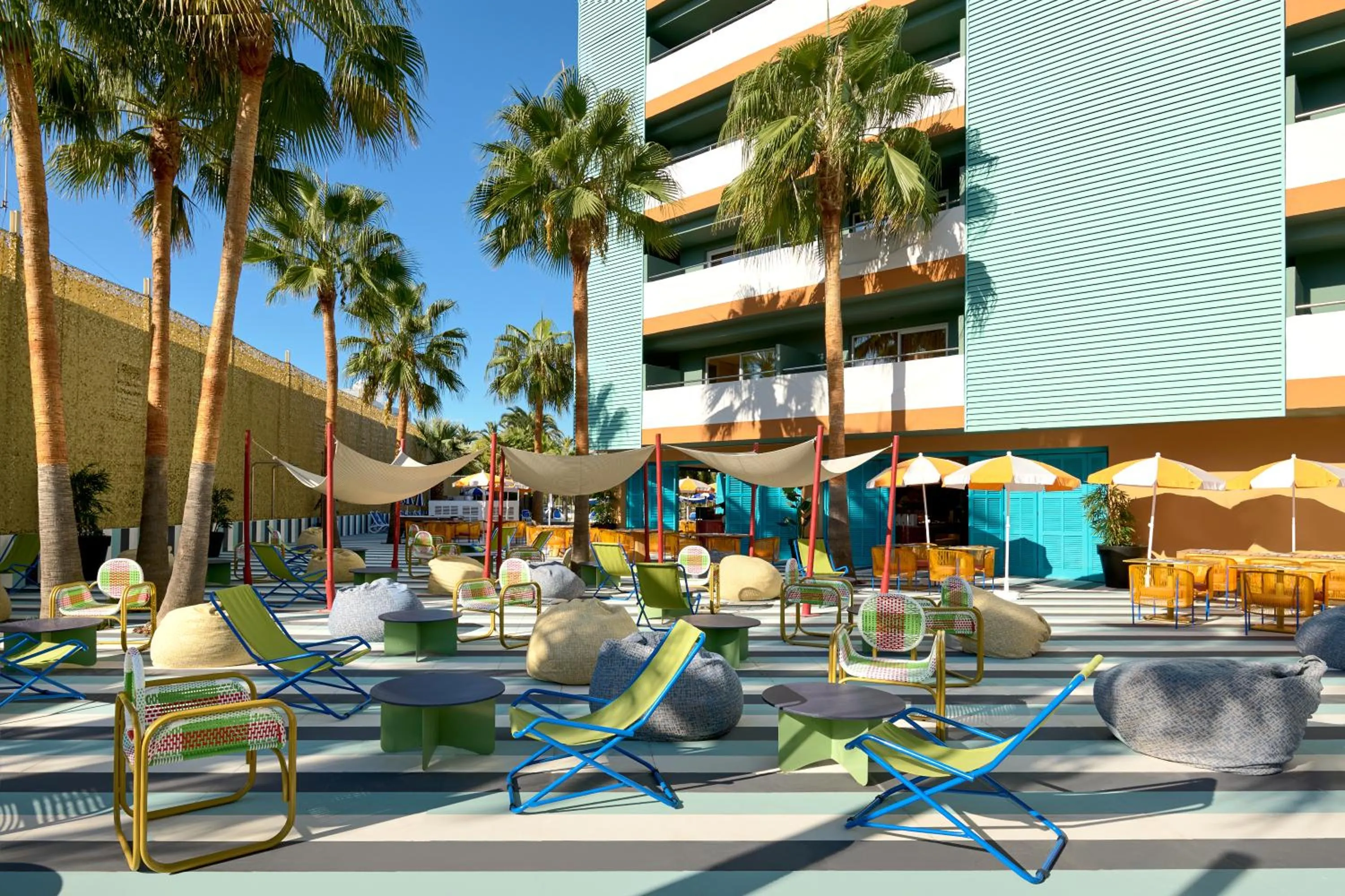 Property building in tent Mojito Suites