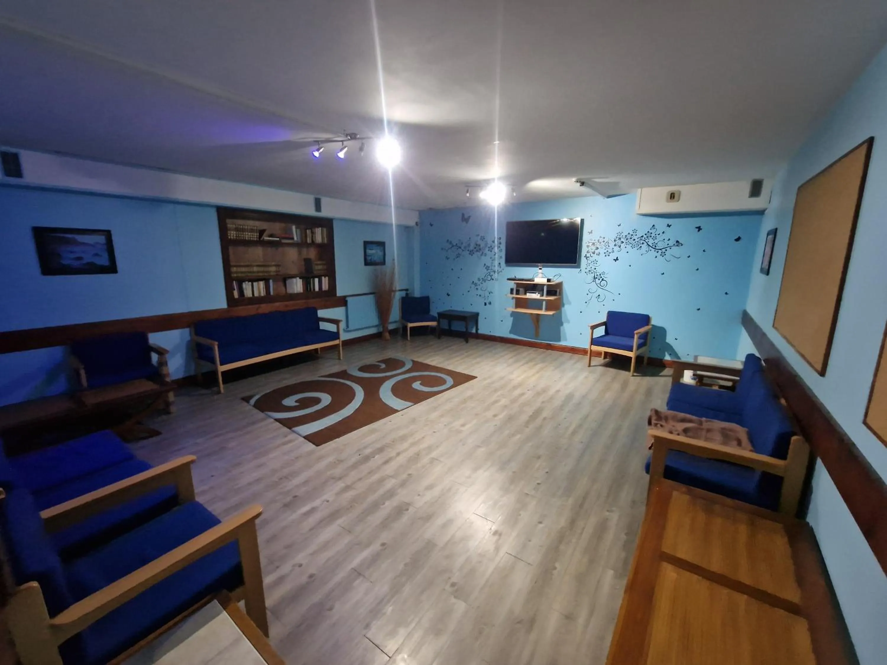 Communal lounge/ TV room in Hotel et centre de vacances Le Choucas