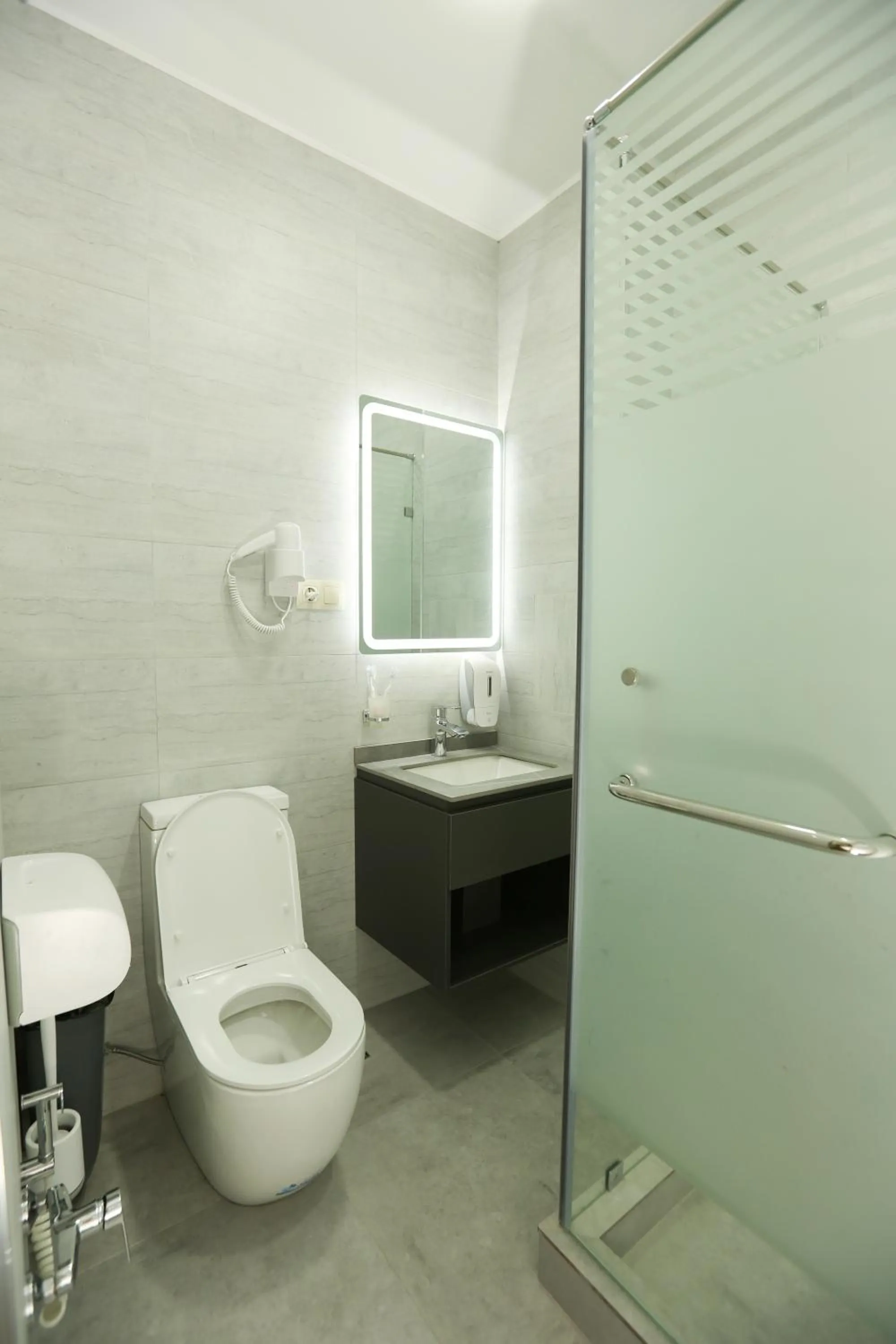 Shower in Parklane Hotel