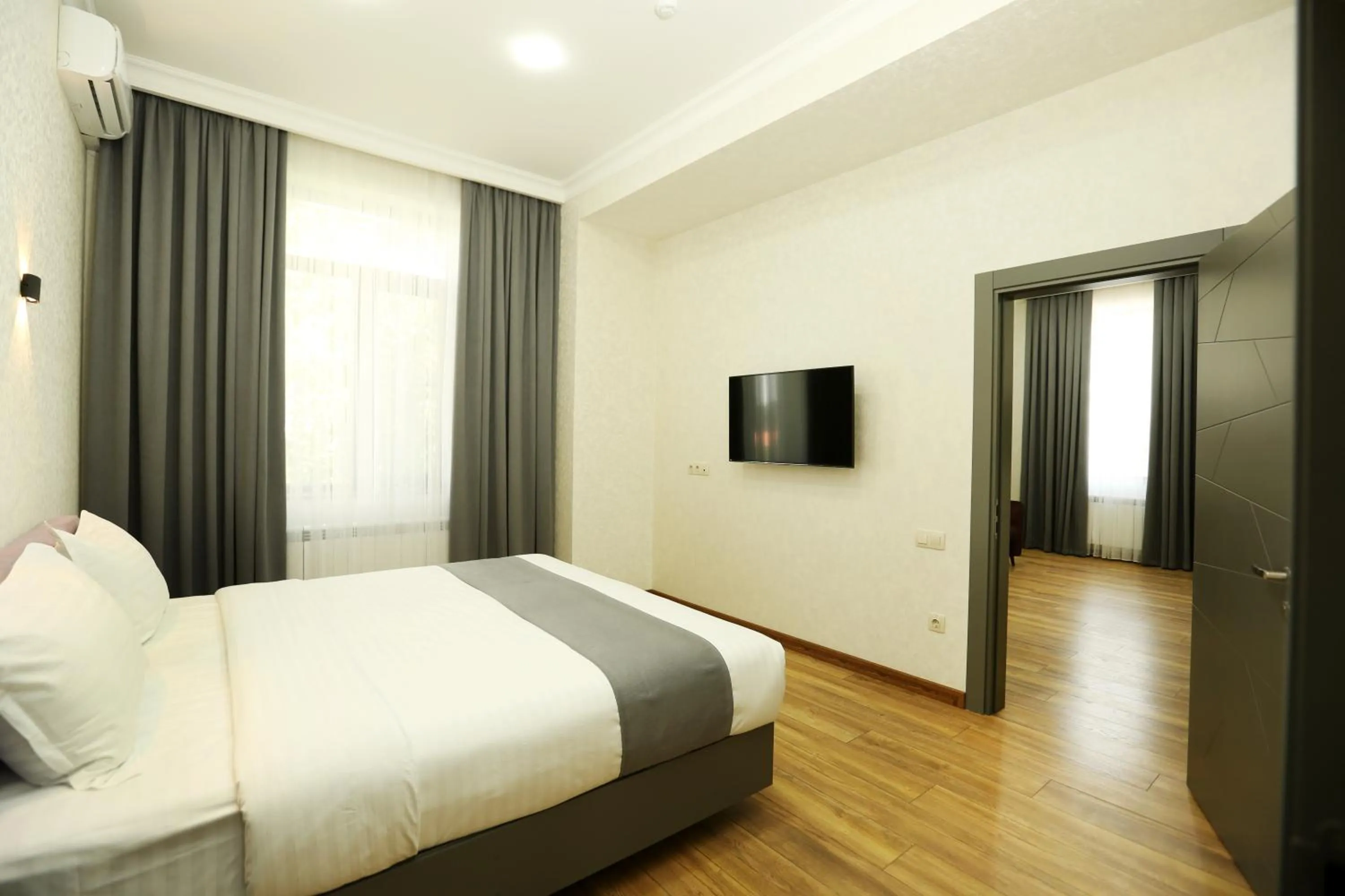 Bed in Parklane Hotel