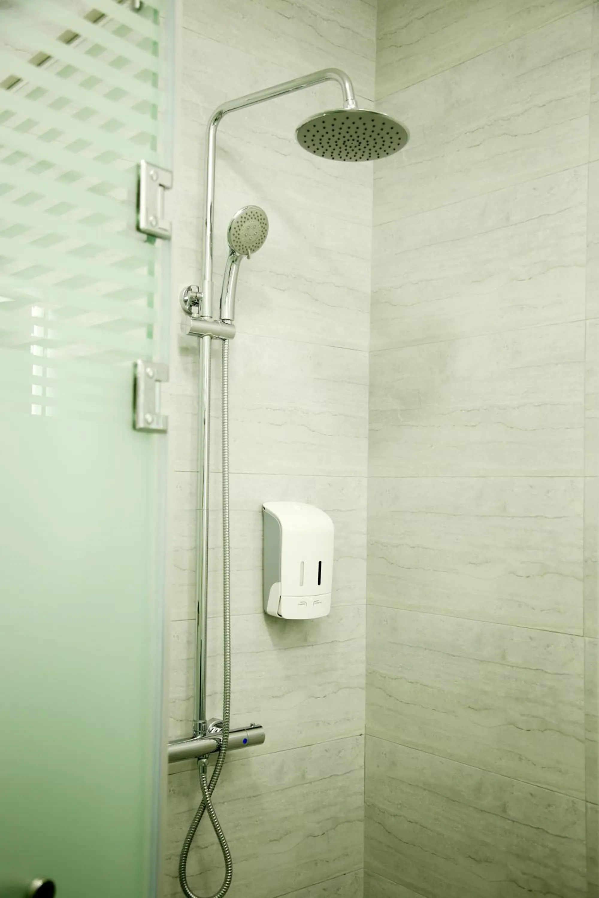 Shower in Parklane Hotel