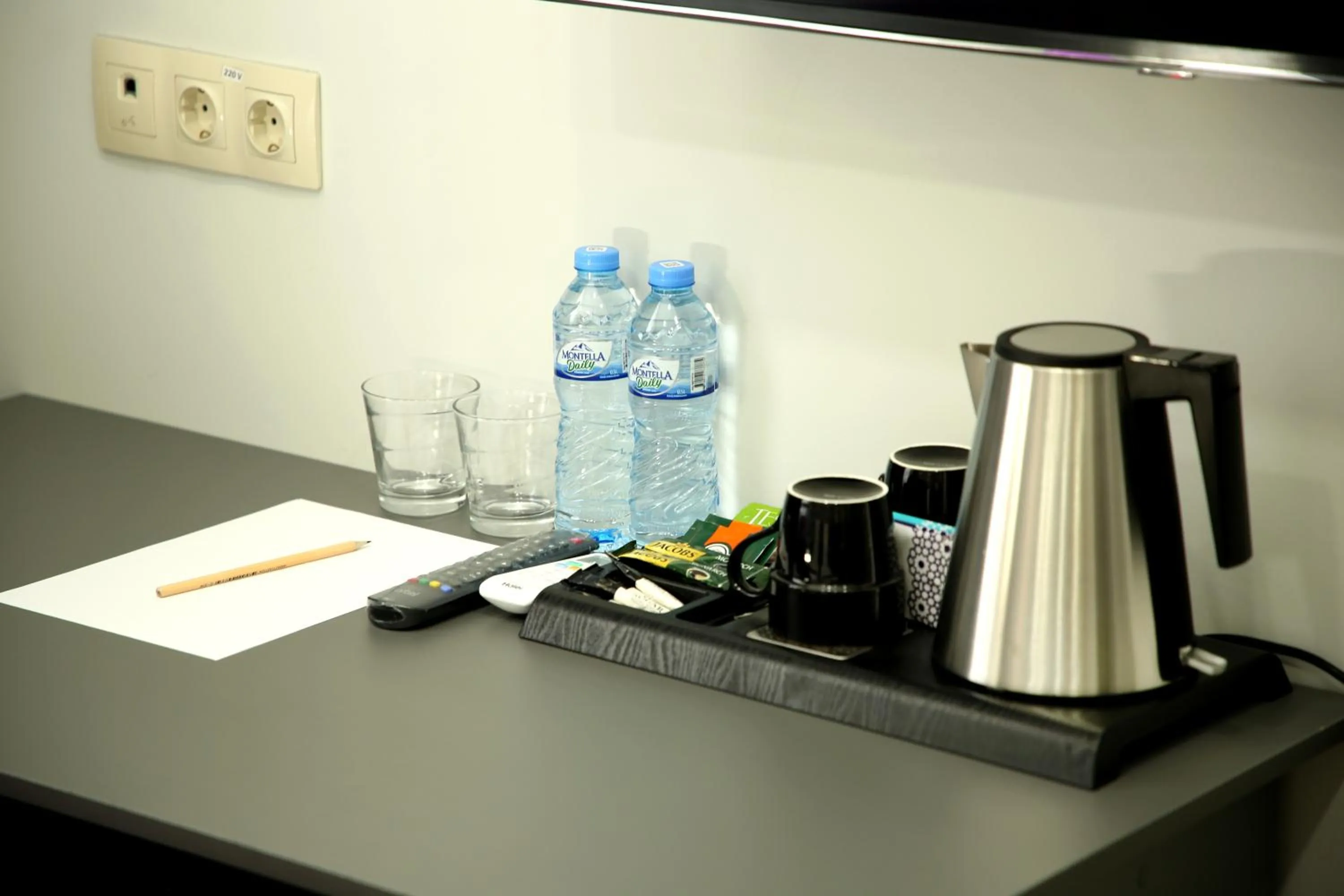 Coffee/tea facilities in Parklane Hotel