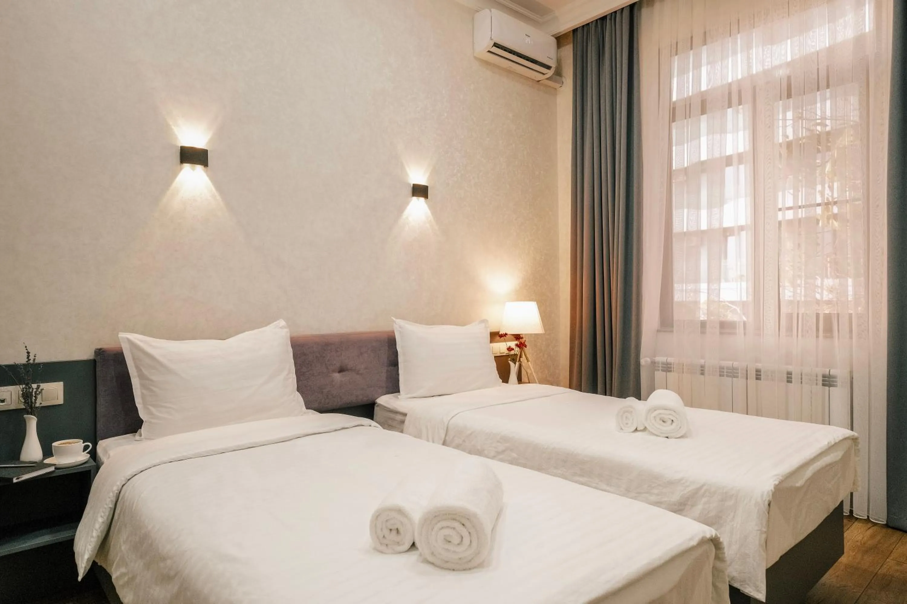 Bed in Parklane Hotel