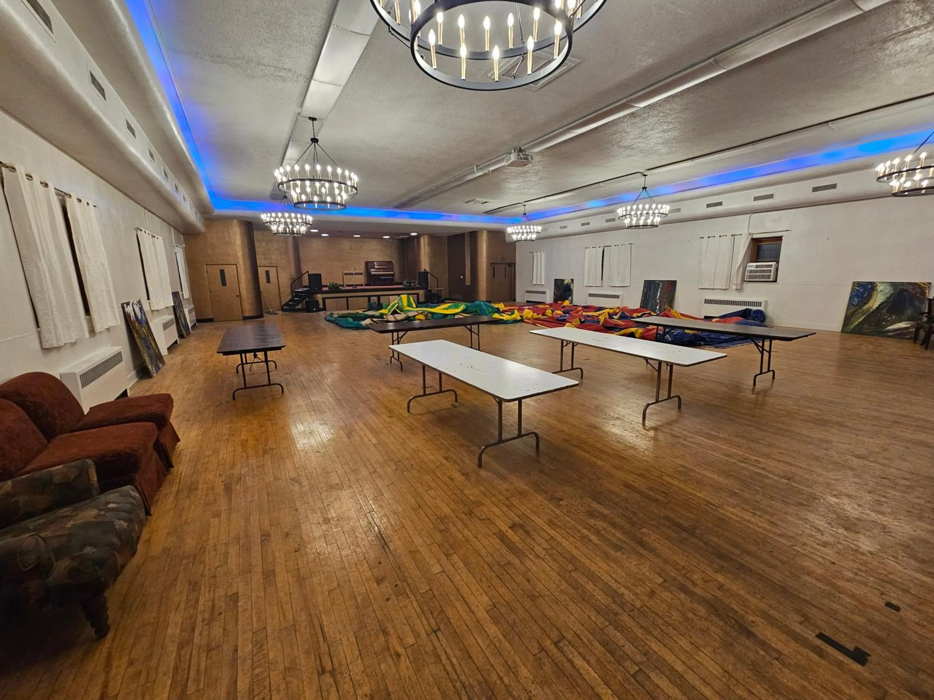 Entertainment in Eaglescape Suites and Event Center