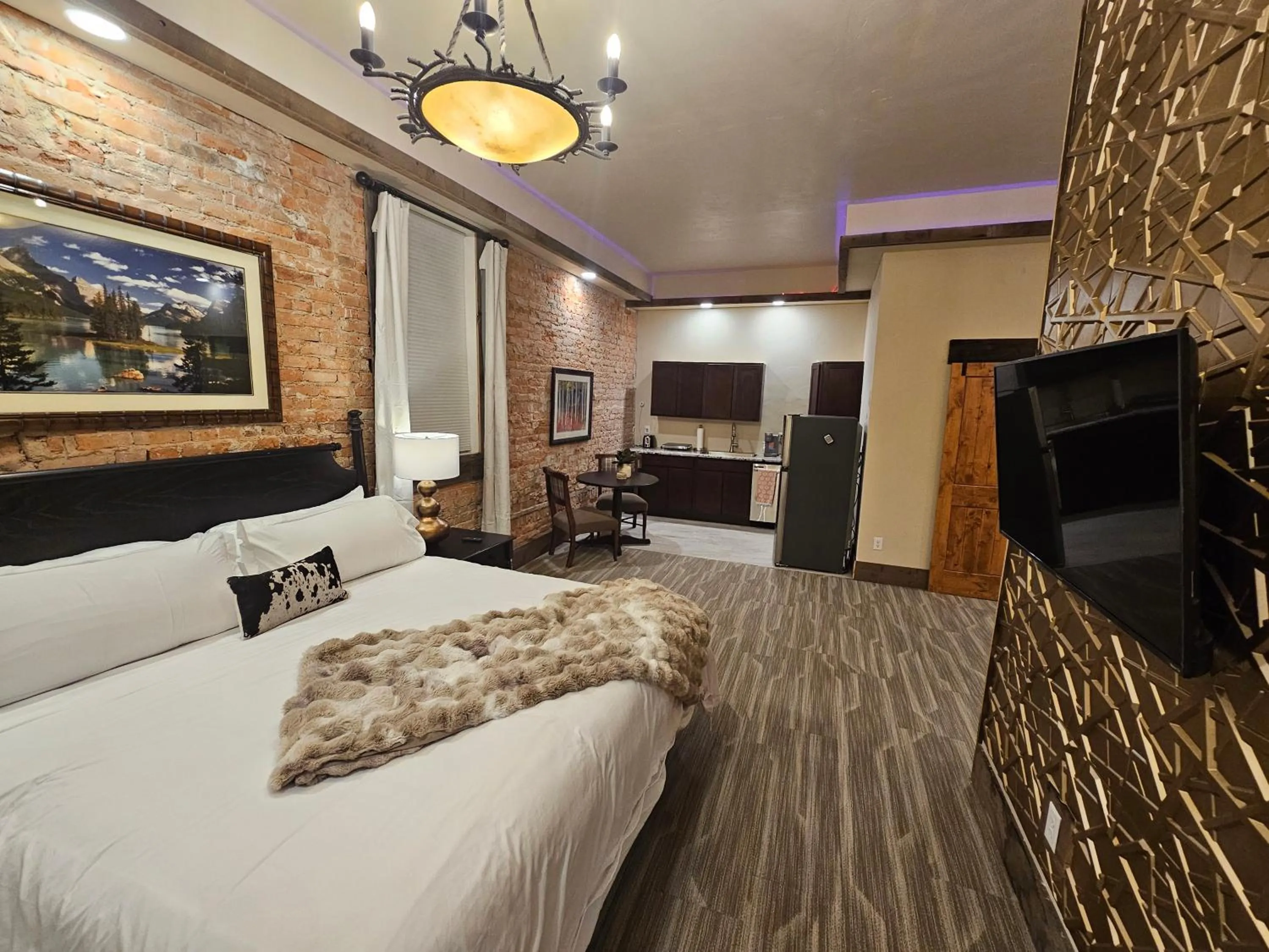 Bed in Eaglescape Suites and Event Center