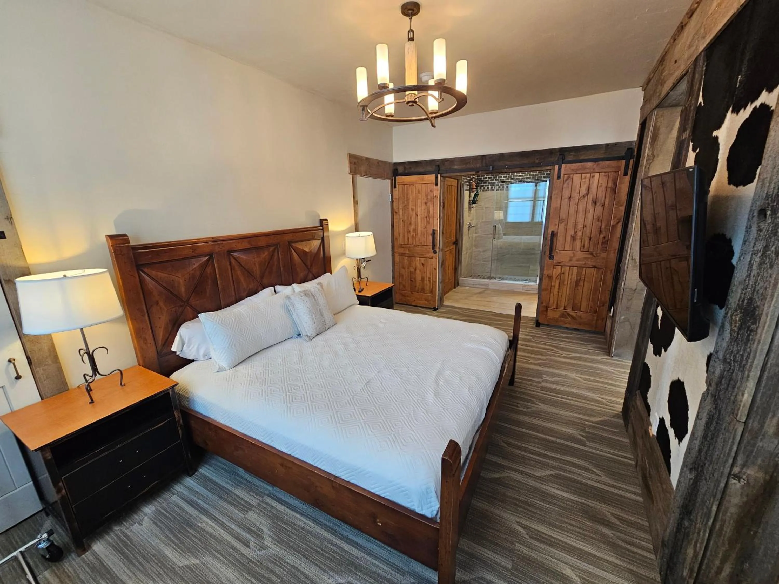 Bedroom, Bed in Eaglescape Suites and Event Center