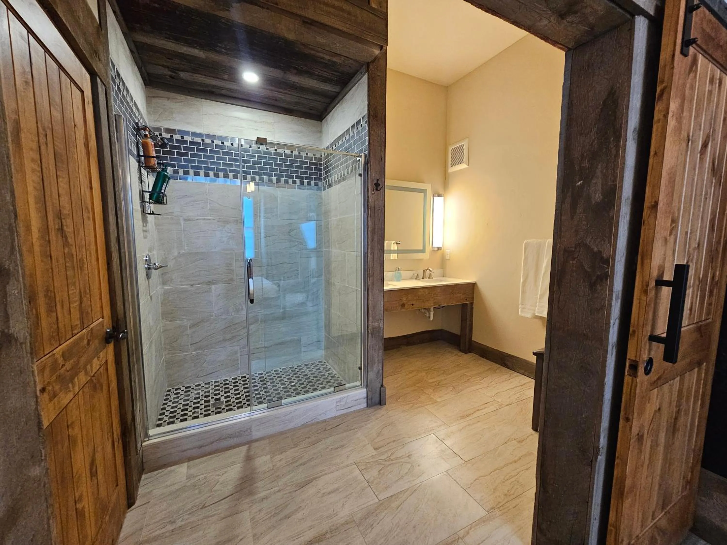 Shower in Eaglescape Suites and Event Center