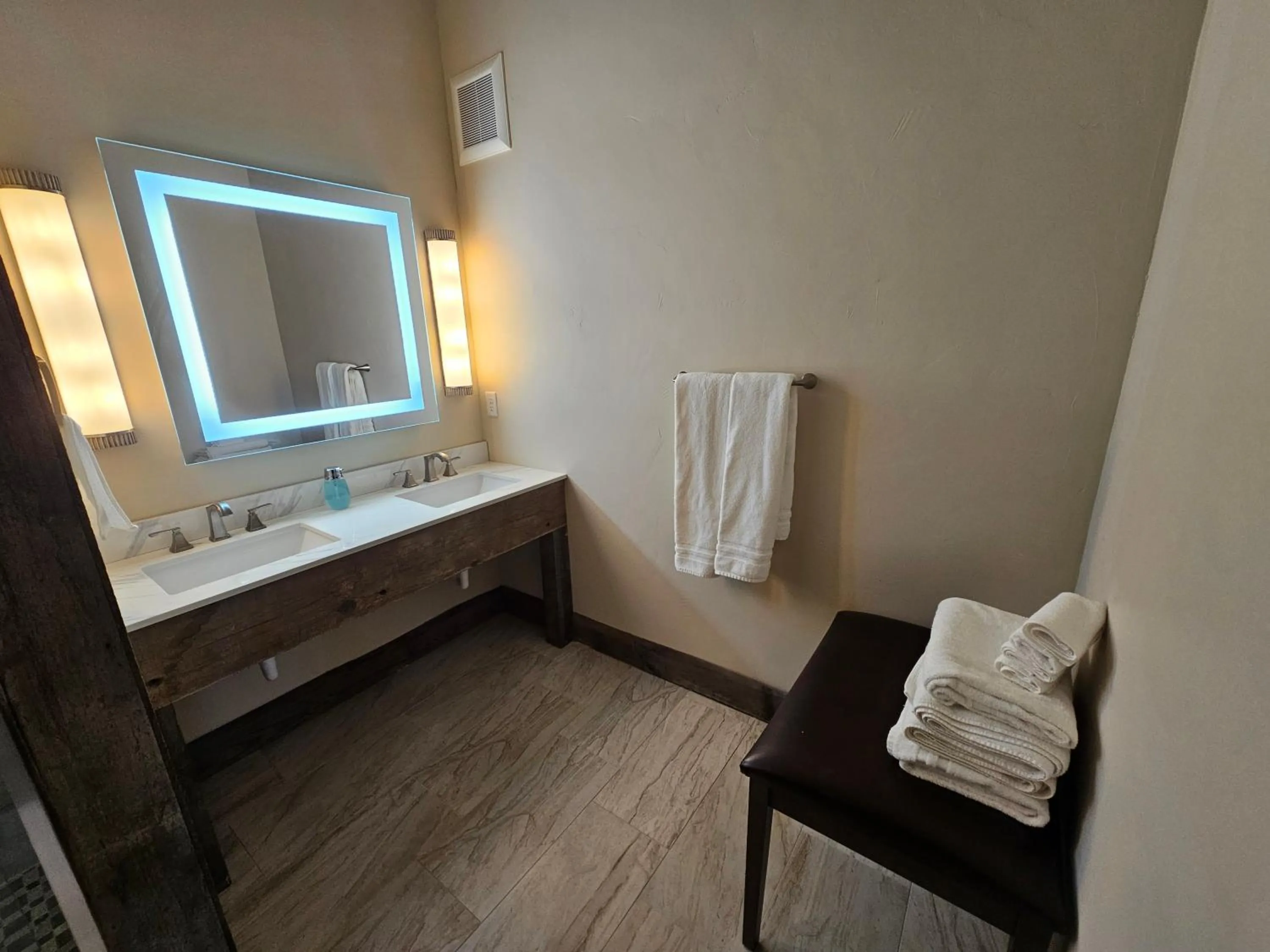 Bathroom in Eaglescape Suites and Event Center