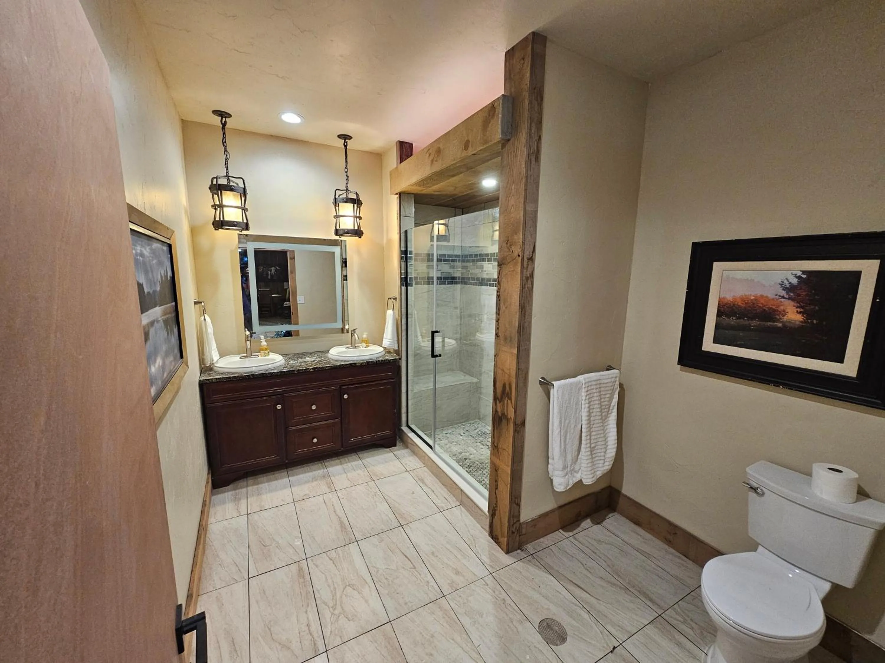 Shower in Eaglescape Suites and Event Center