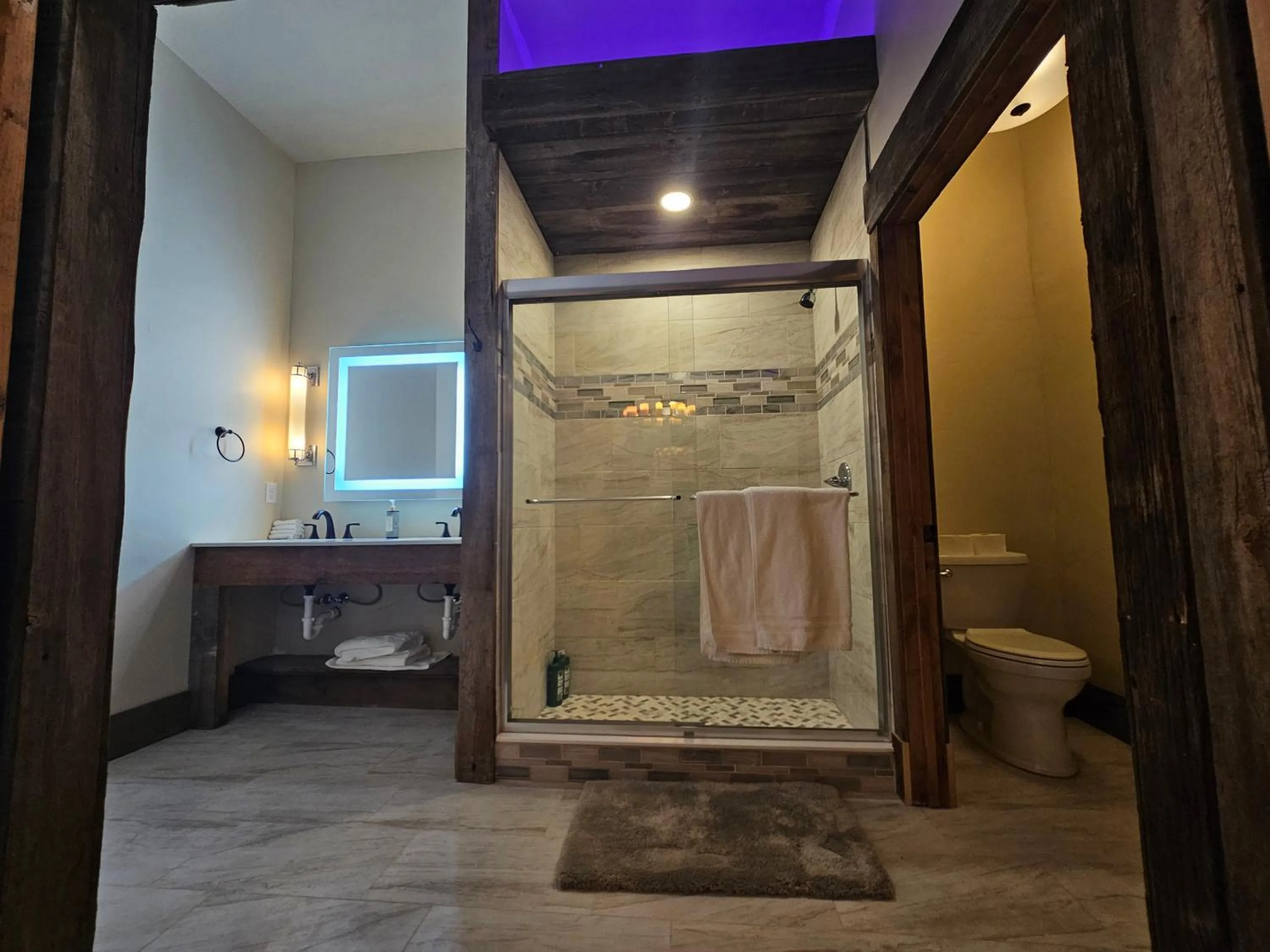 Shower in Eaglescape Suites and Event Center